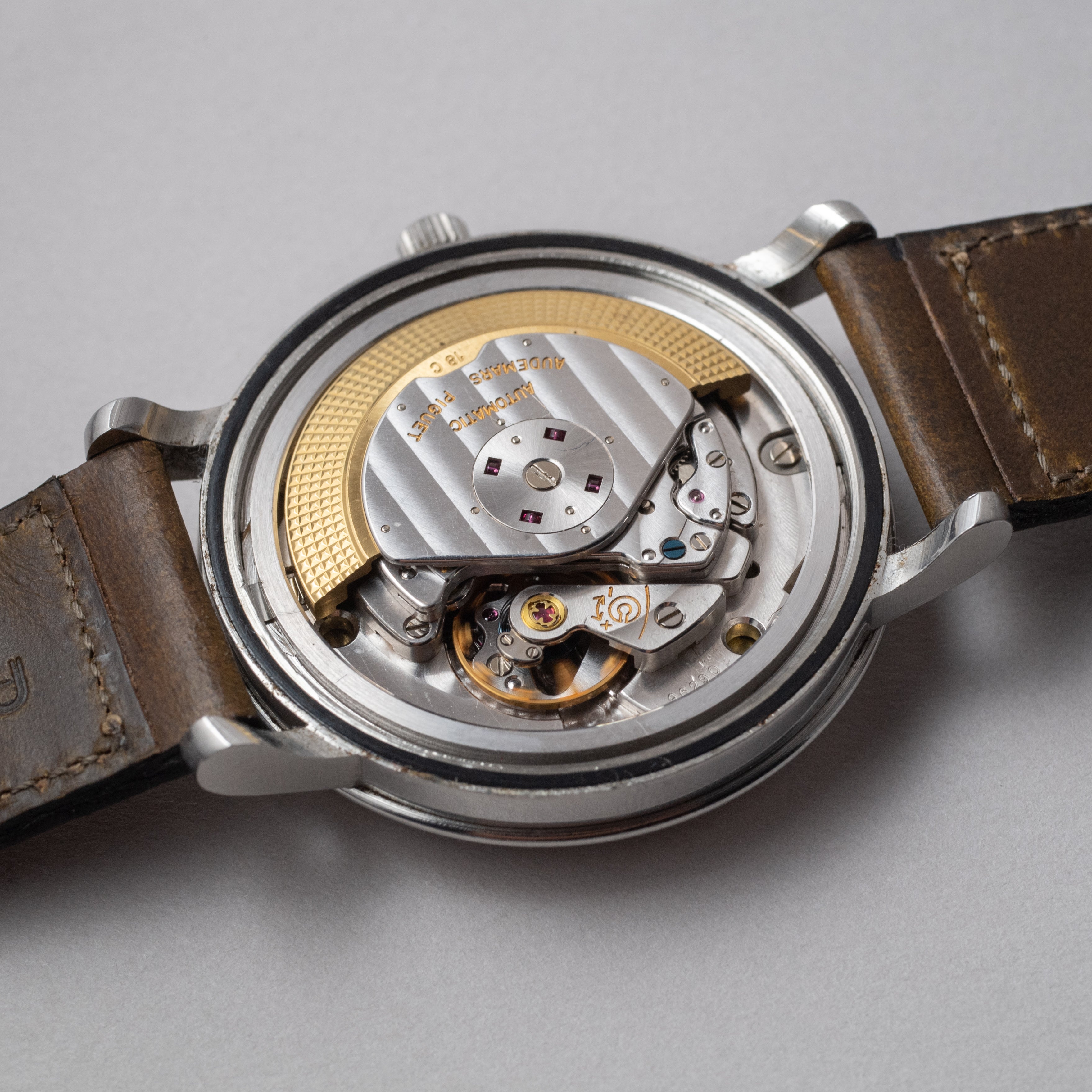 オーデマ・ピゲ ラウンドビッグケース 1960年代製 自動巻き Cal.K2072/1 18金無垢ローター