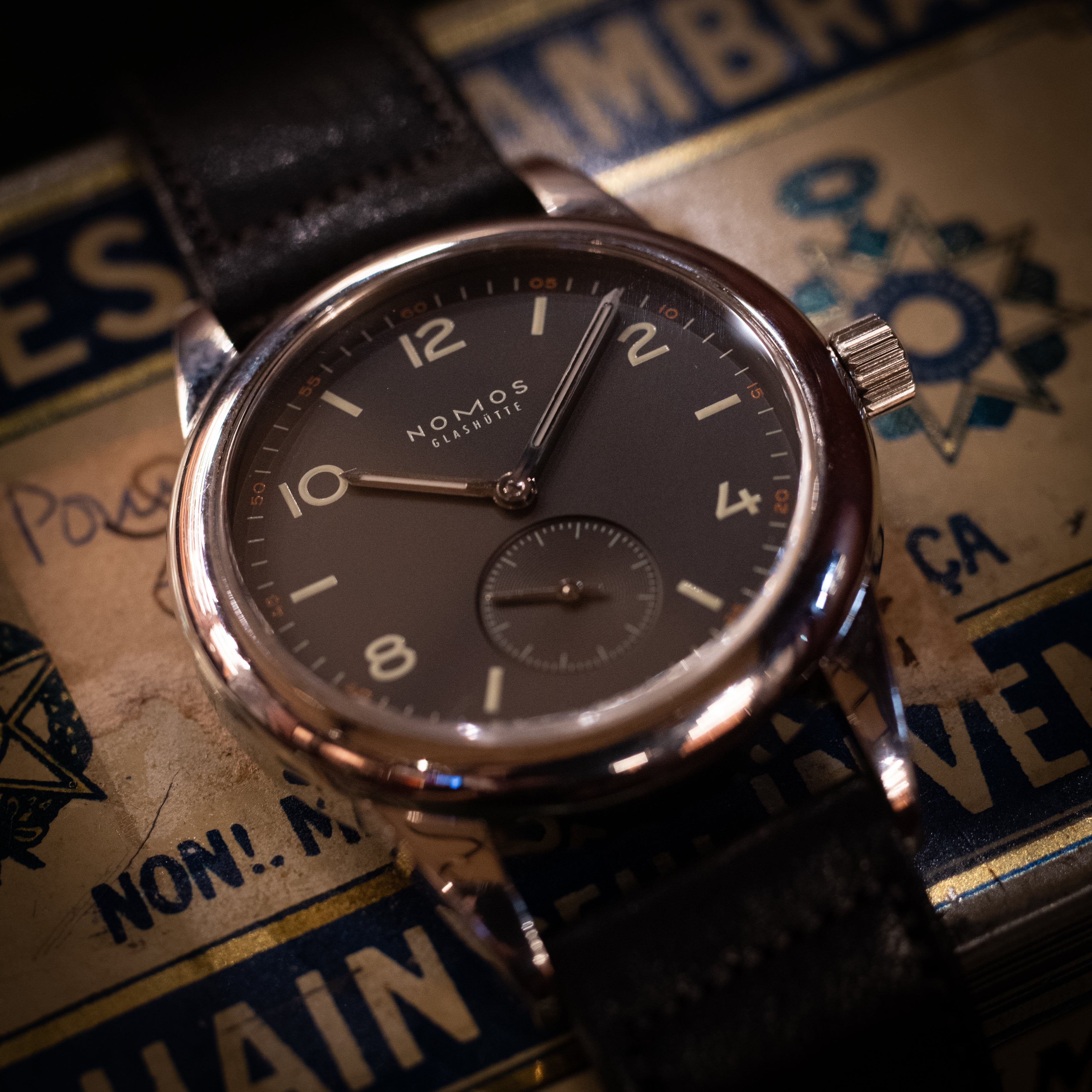 ノモス グラスヒュッテ クラブ 手巻き 飛びアラビアグレーダイヤル 2000年代
