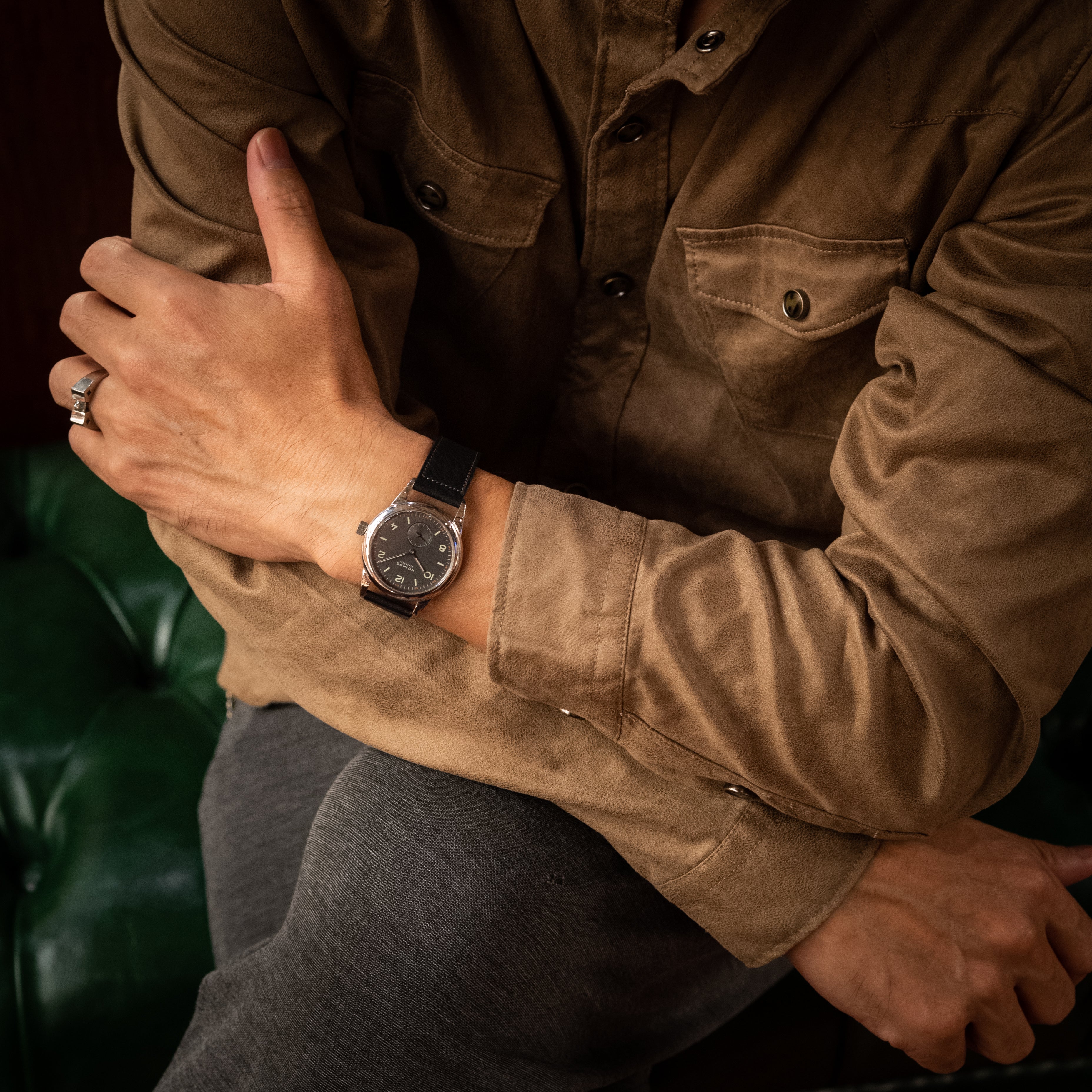 ノモス グラスヒュッテ クラブ 手巻き 飛びアラビアグレーダイヤル 2000年代