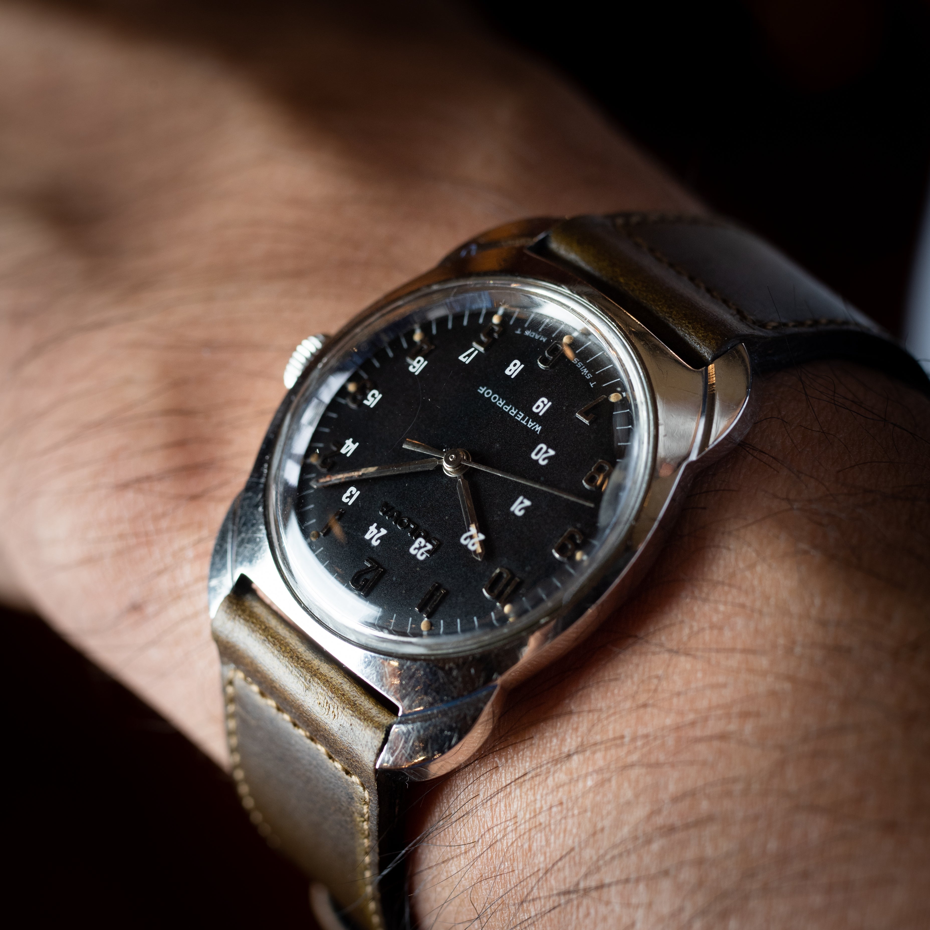 ブローバ ユニークラグ ブラックダイヤル 1968年製 オリジナル風防