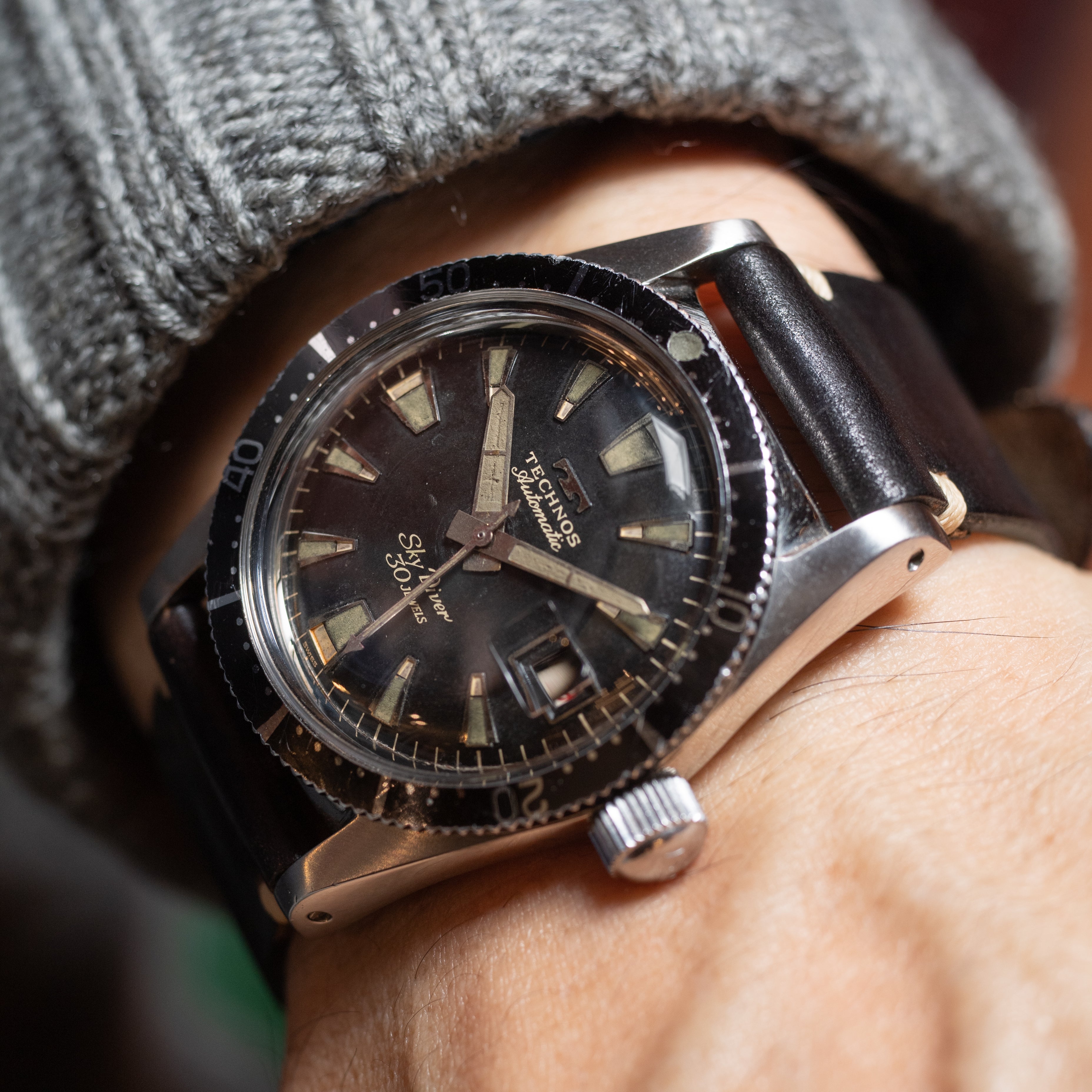 テクノス スカイダイバー 1960年代 ブラックミラーダイヤル