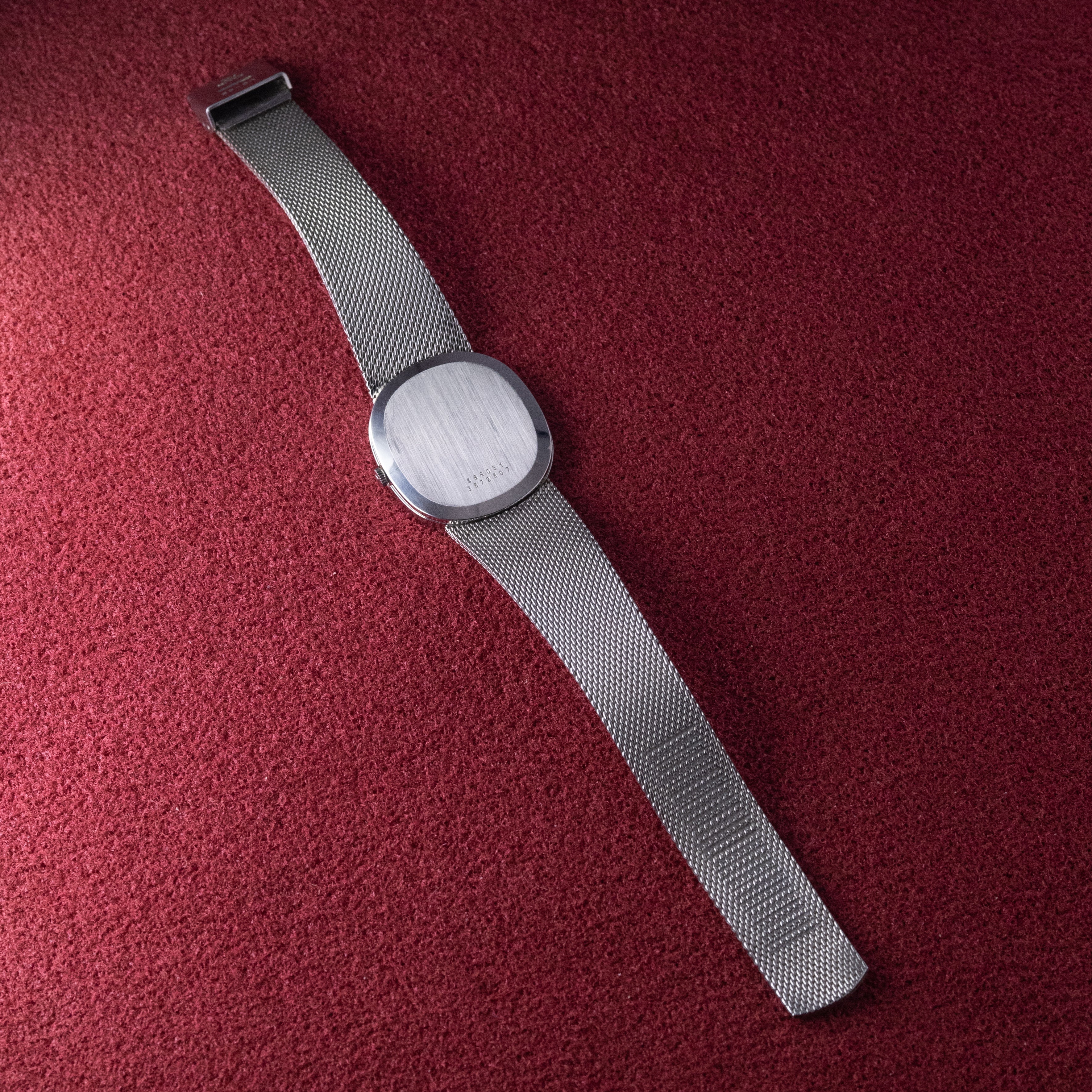 ユニバーサル ジュネーブ ホワイトシャドウ ブルーダイヤル マイクロローター自動巻き 1960年代製