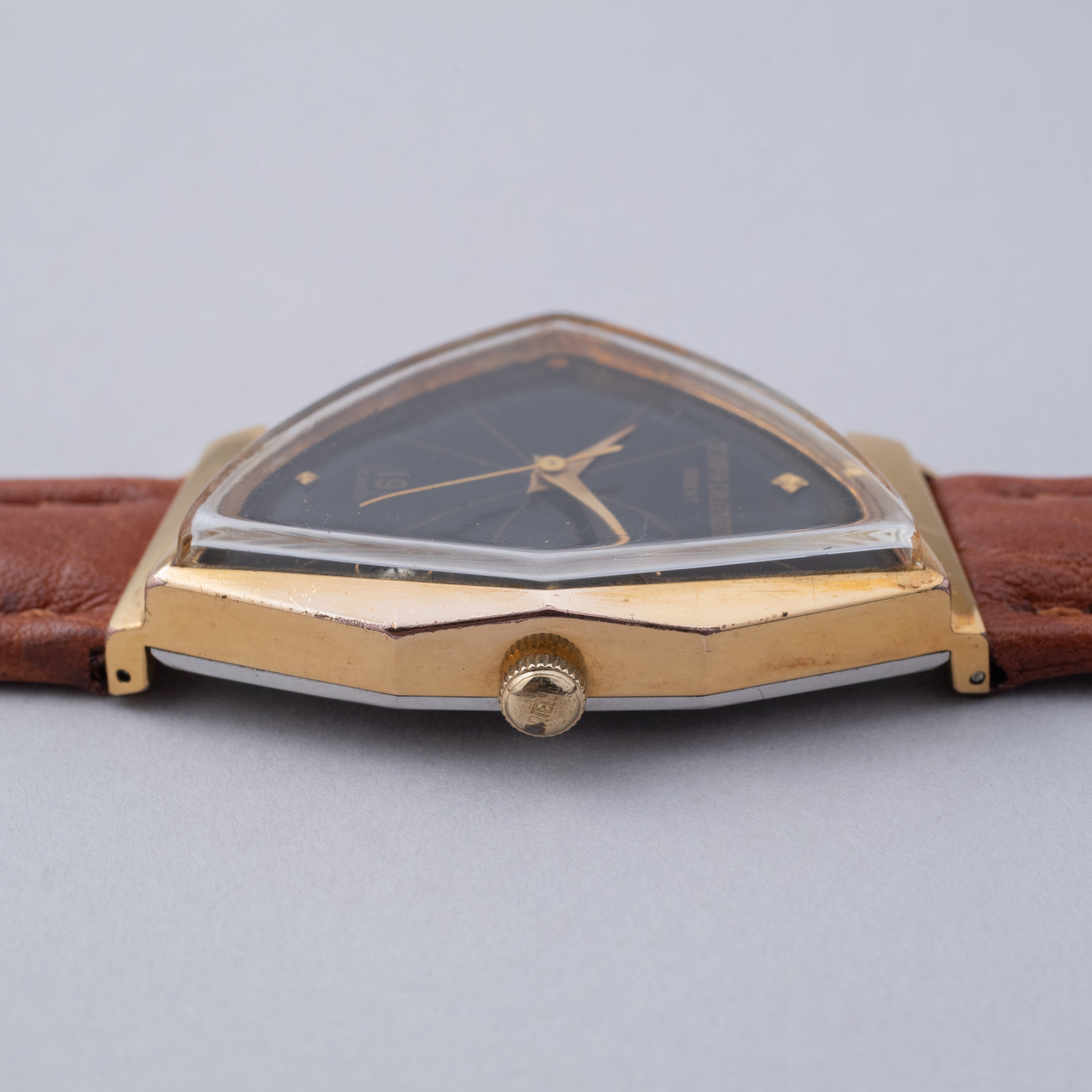 オリエント 三角時計 ベンチュラタイプ 1960年代製 オリンピアカレンダー オリエント 金張り