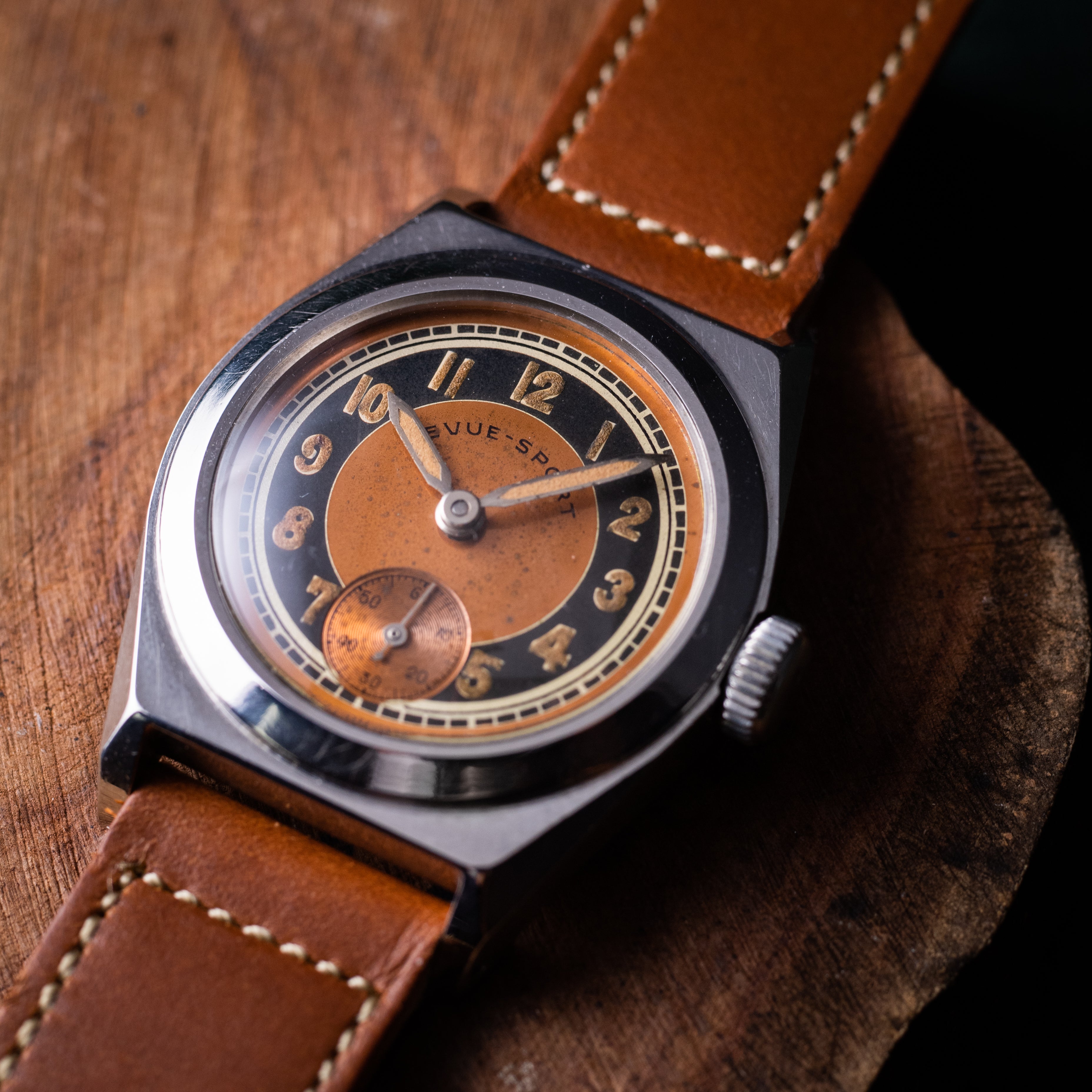 レビュー ブルズアイダイヤル スポーツ 防水ケース スモールセコンド 1940年代製