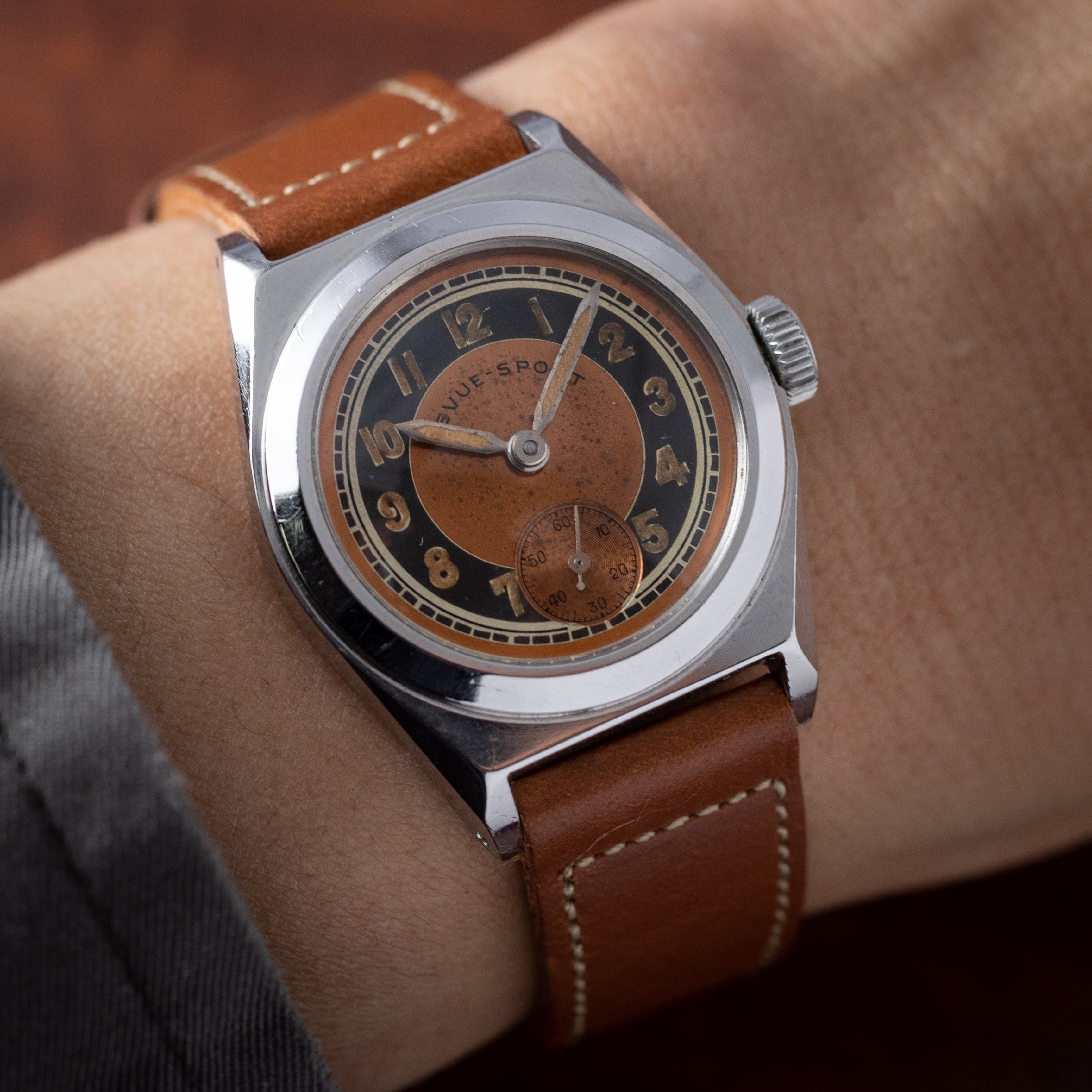 レビュー ブルズアイダイヤル スポーツ 防水ケース スモールセコンド 1940年代製