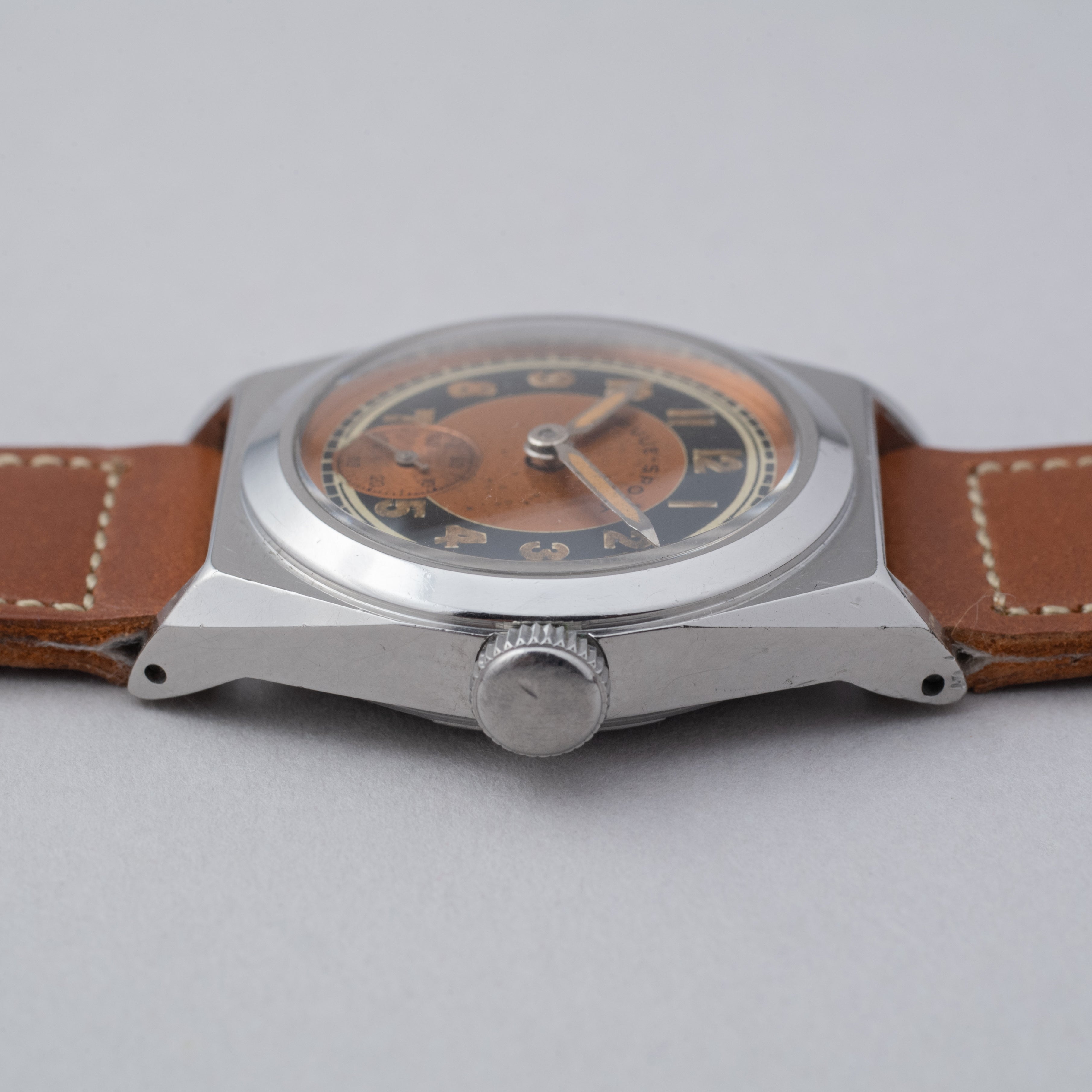 レビュー ブルズアイダイヤル スポーツ 防水ケース スモールセコンド 1940年代製