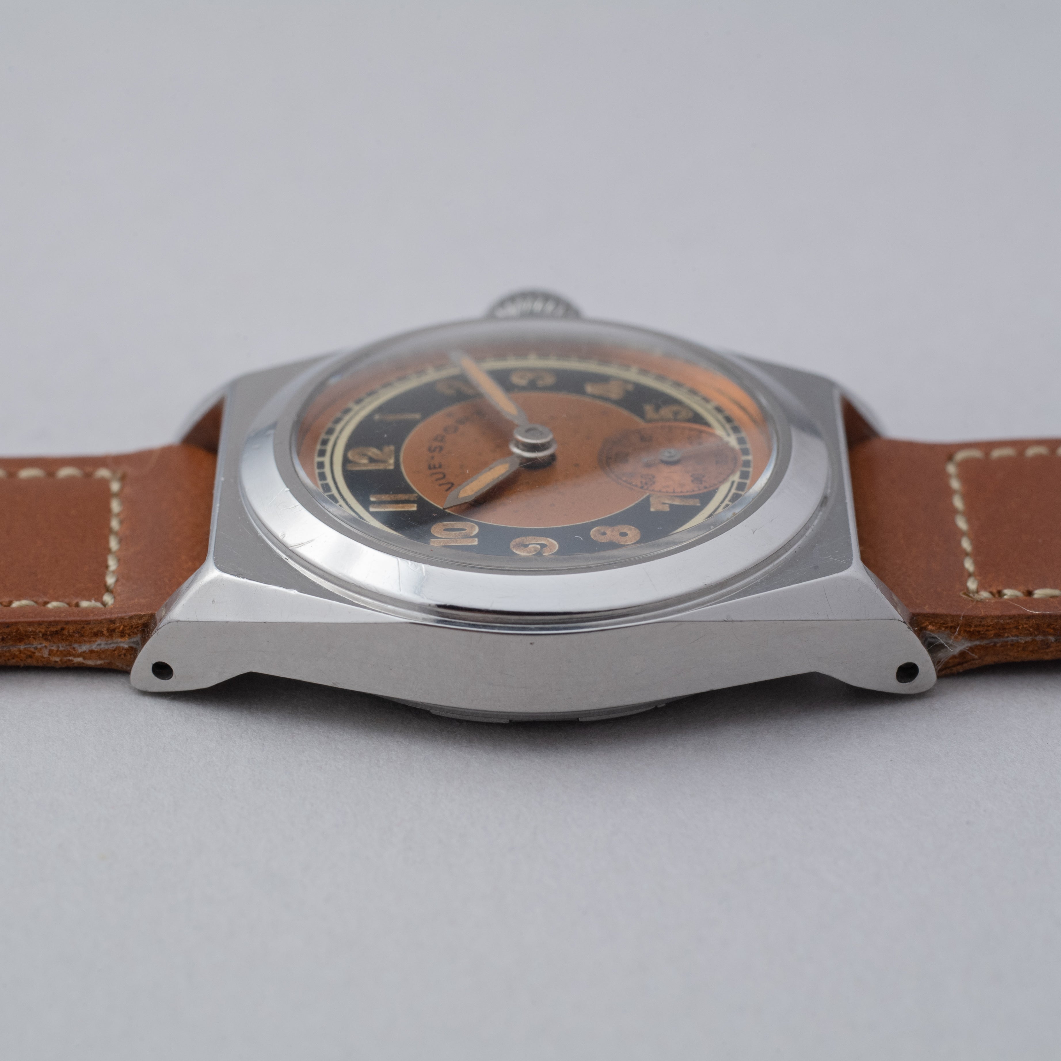 レビュー ブルズアイダイヤル スポーツ 防水ケース スモールセコンド 1940年代製