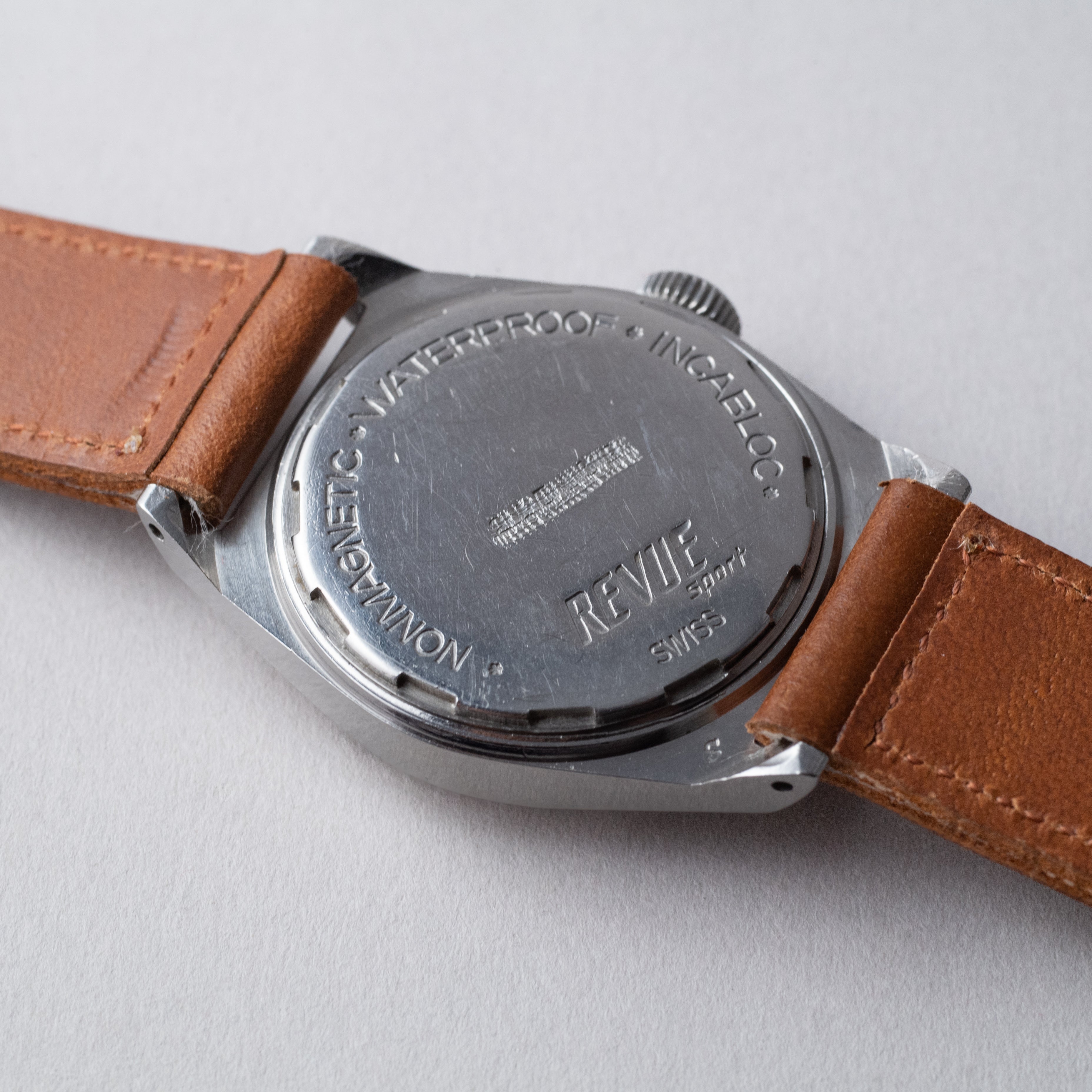 レビュー ブルズアイダイヤル スポーツ 防水ケース スモールセコンド 1940年代製