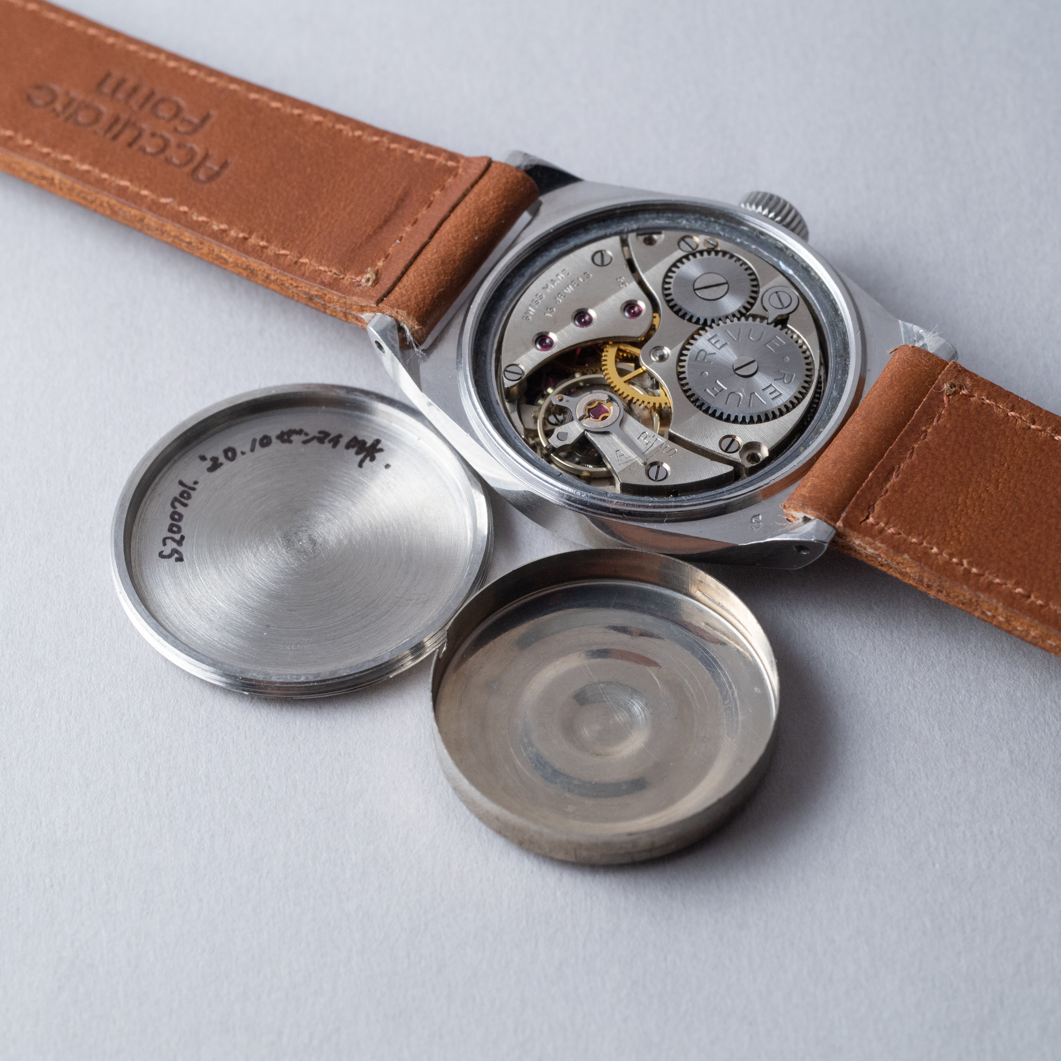 レビュー ブルズアイダイヤル スポーツ 防水ケース スモールセコンド 1940年代製