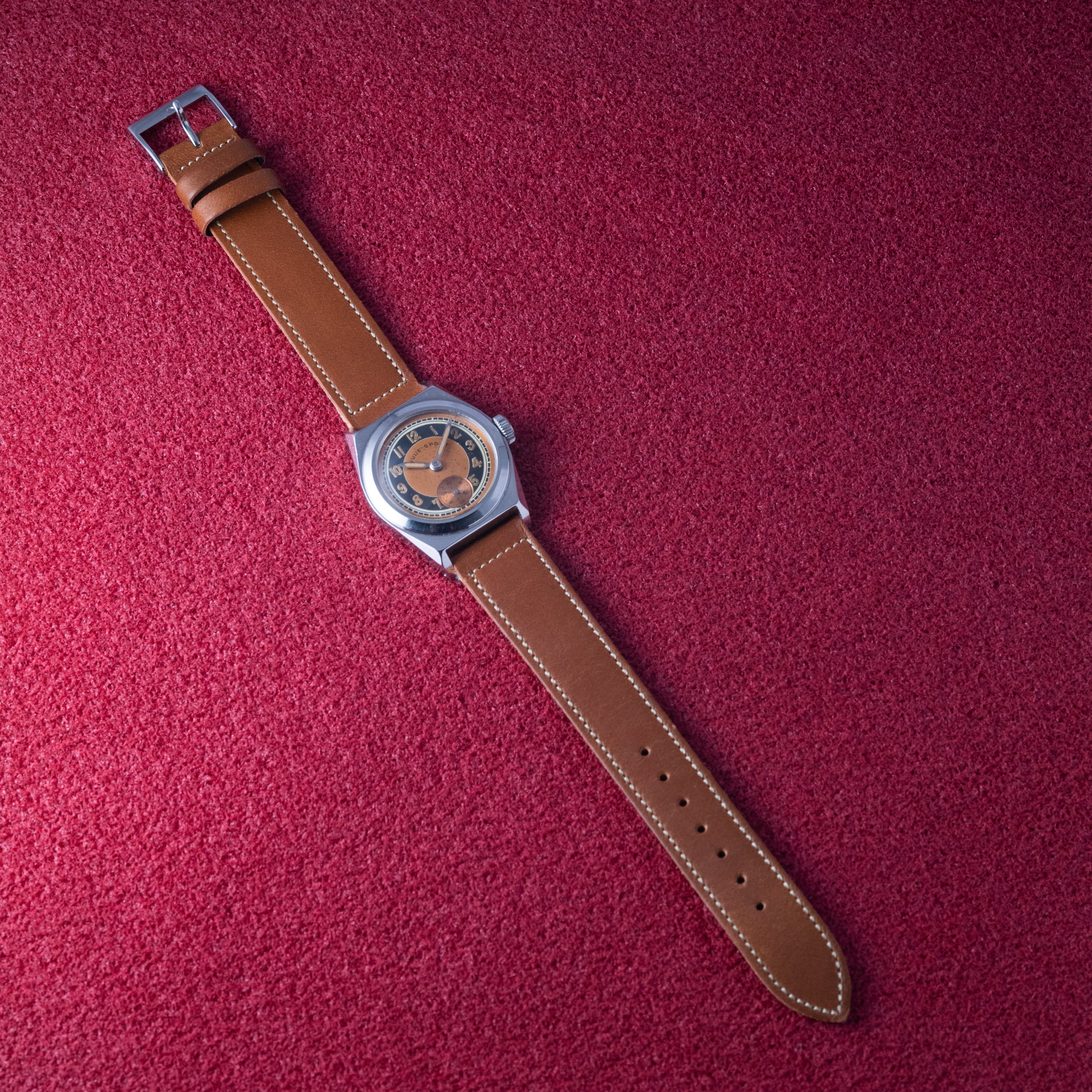 レビュー ブルズアイダイヤル スポーツ 防水ケース スモールセコンド 1940年代製