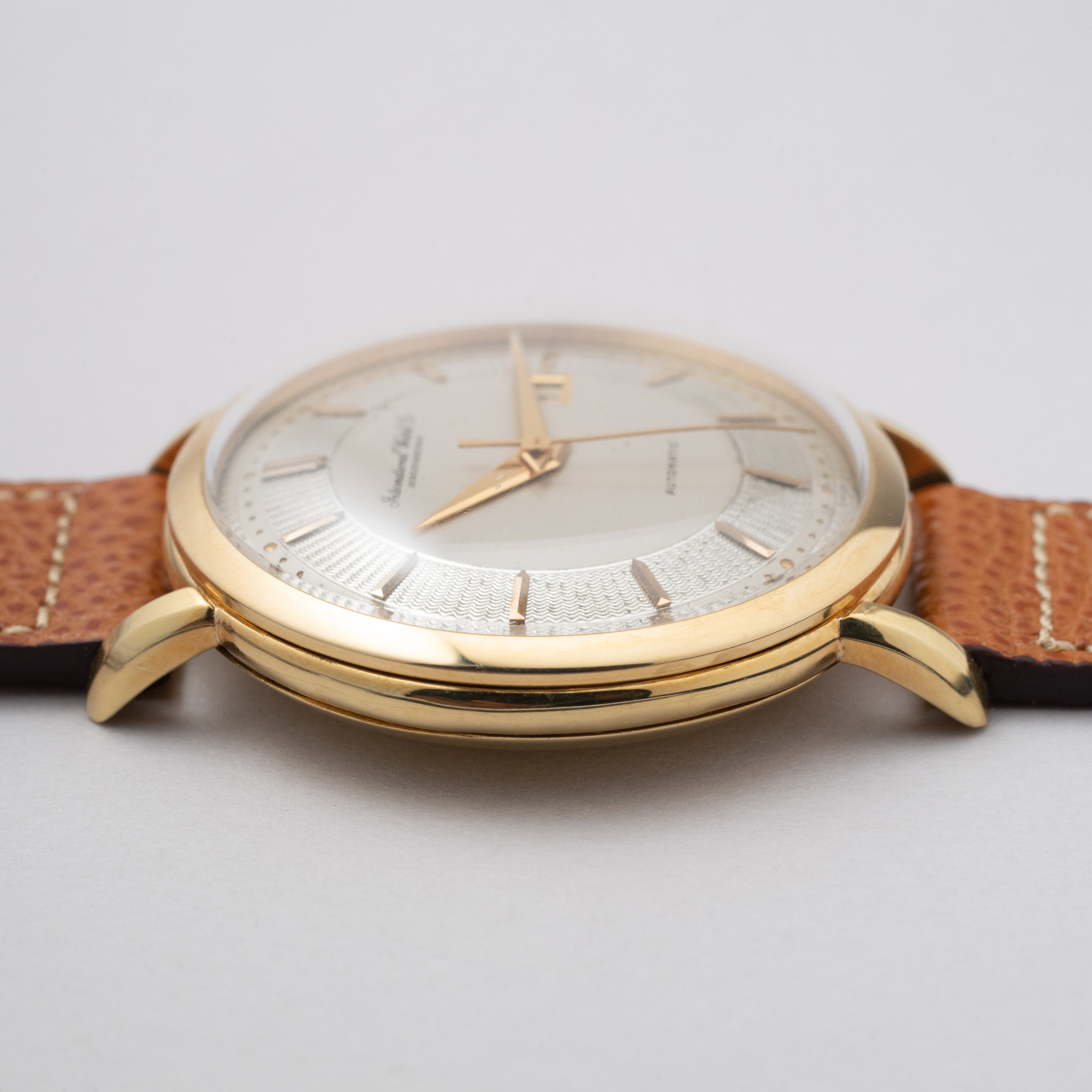 IWC 18金無垢 寄り目 1959年製 Cal.8531 ラウンドケース