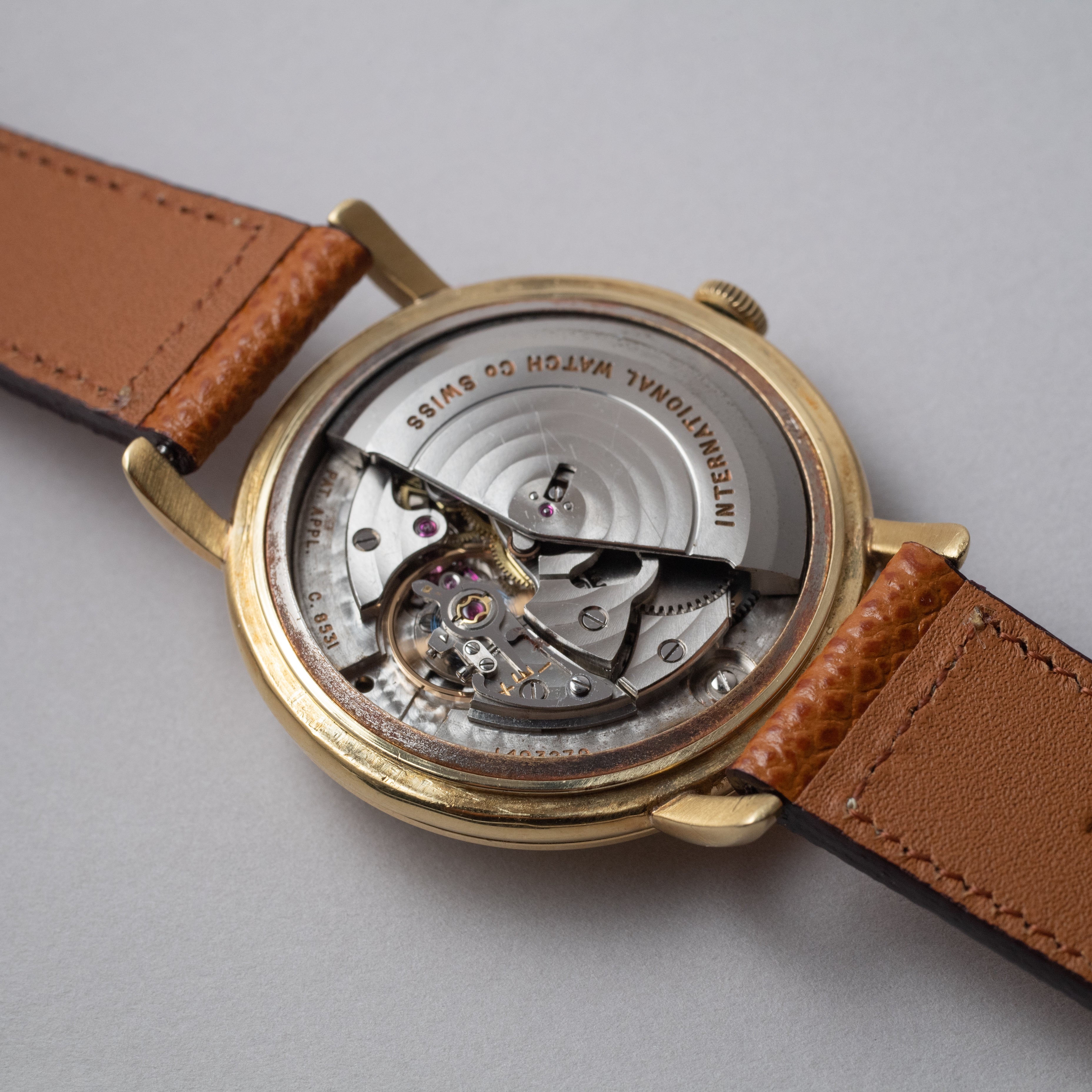 IWC 18金無垢 寄り目 1959年製 Cal.8531 ラウンドケース