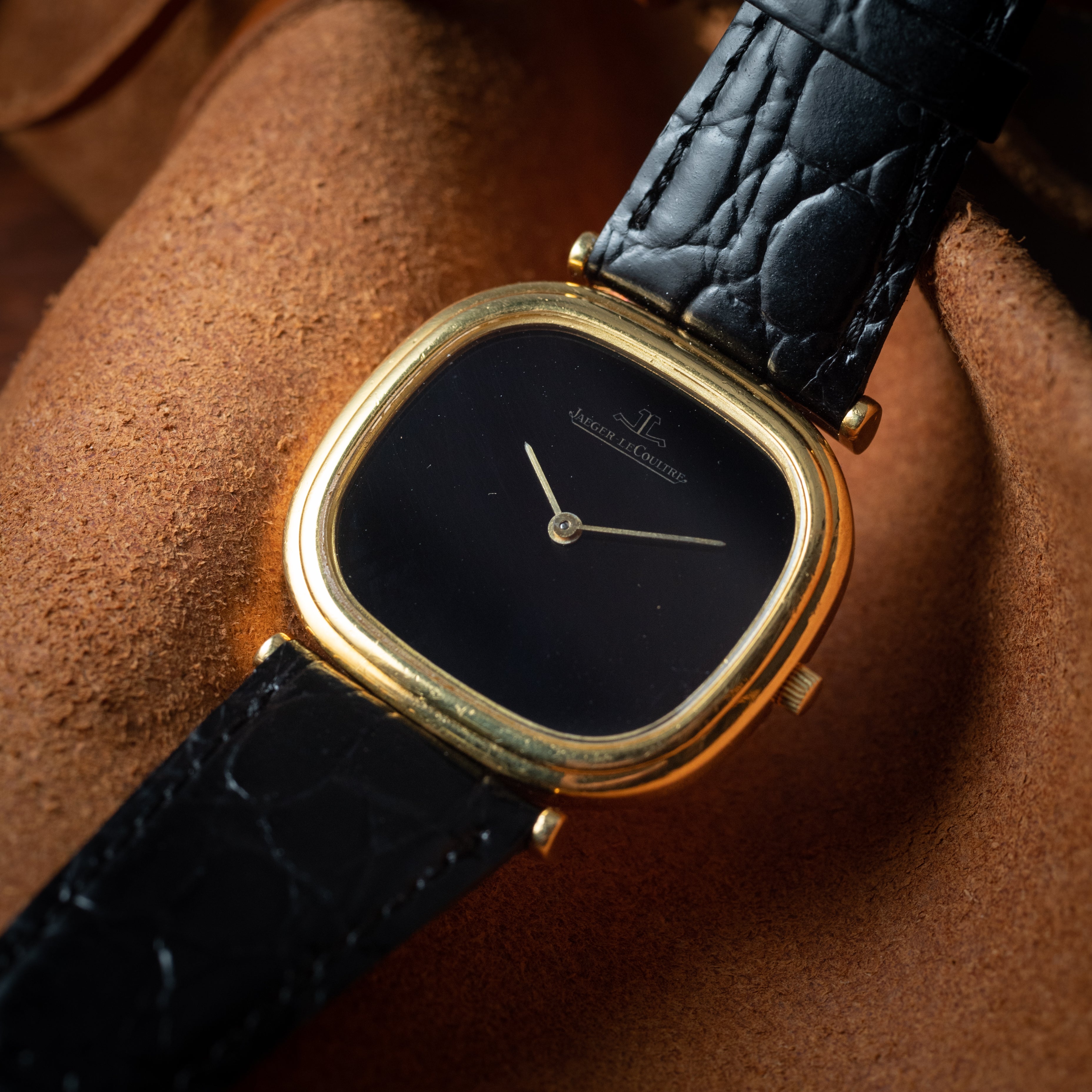 ジャガールクルト 18金無垢クッションケース オリジナルブラックダイヤル 1970年代製