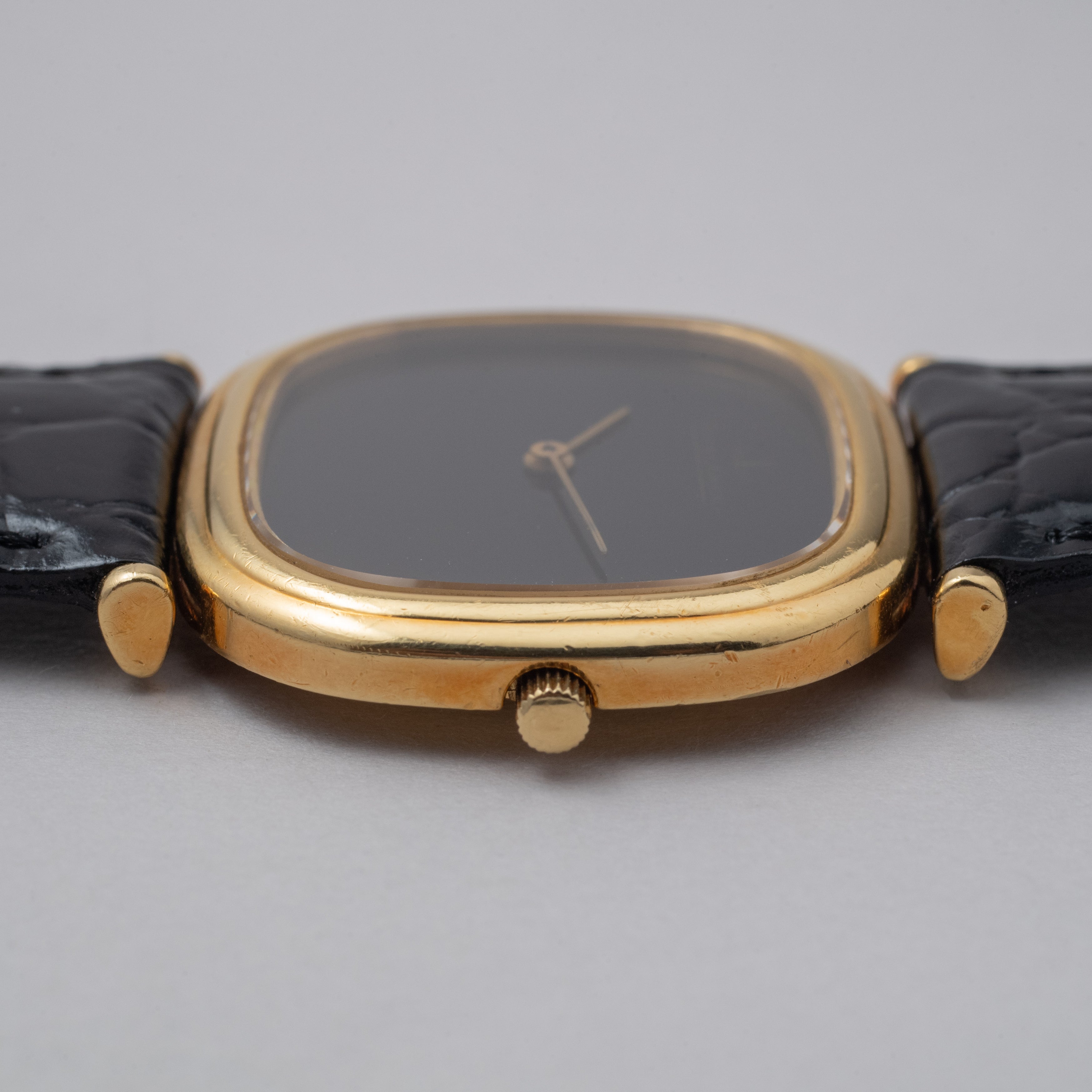 ジャガールクルト 18金無垢クッションケース オリジナルブラックダイヤル 1970年代製