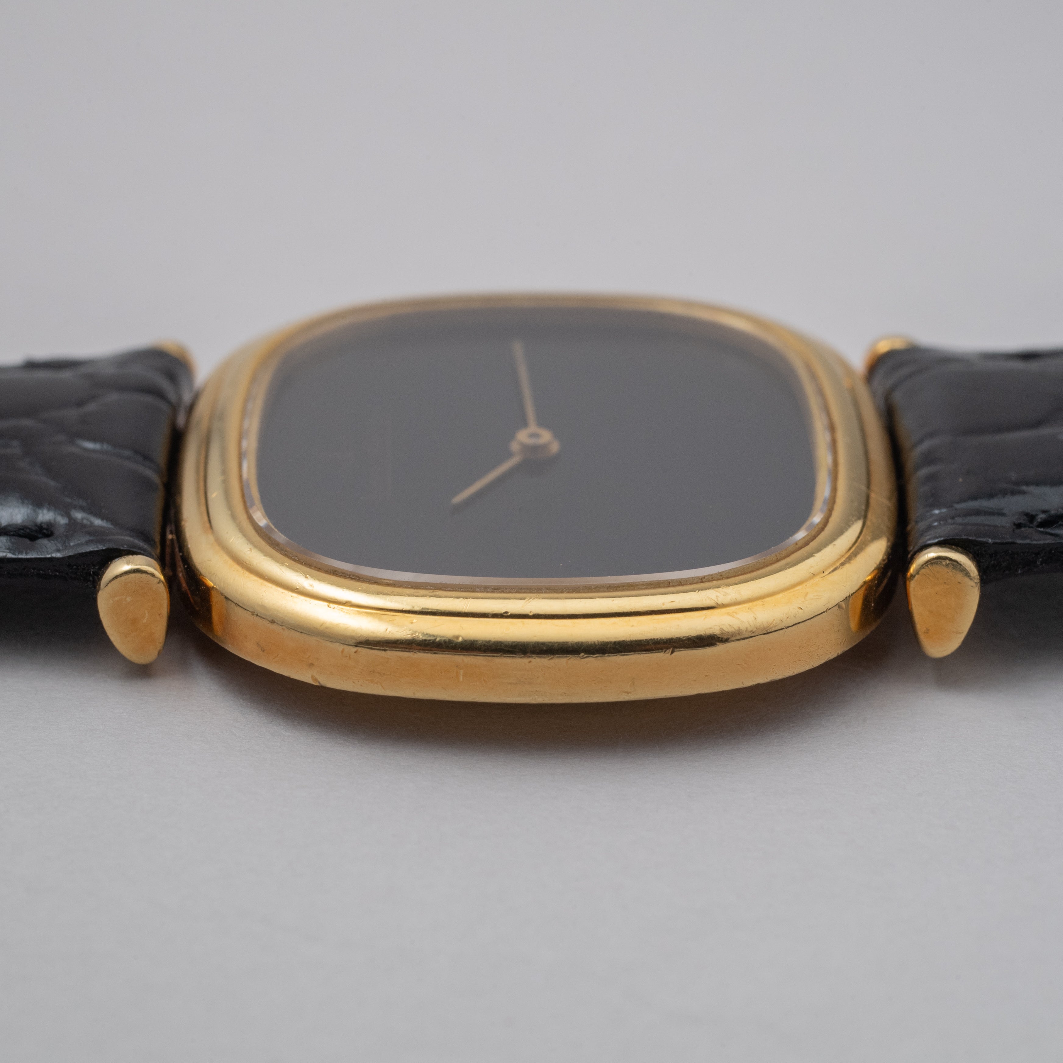 ジャガールクルト 18金無垢クッションケース オリジナルブラックダイヤル 1970年代製