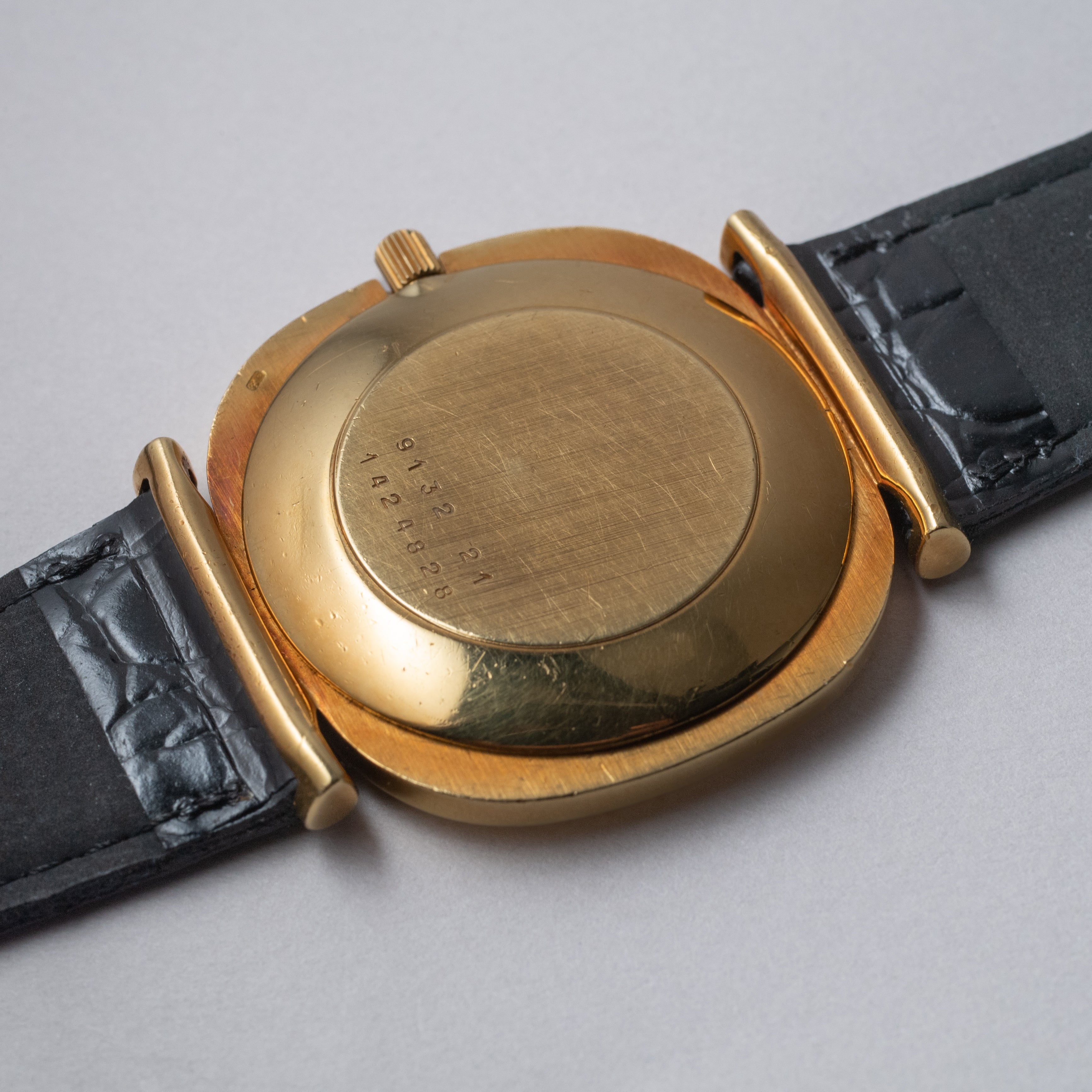 ジャガールクルト 18金無垢クッションケース オリジナルブラックダイヤル 1970年代製