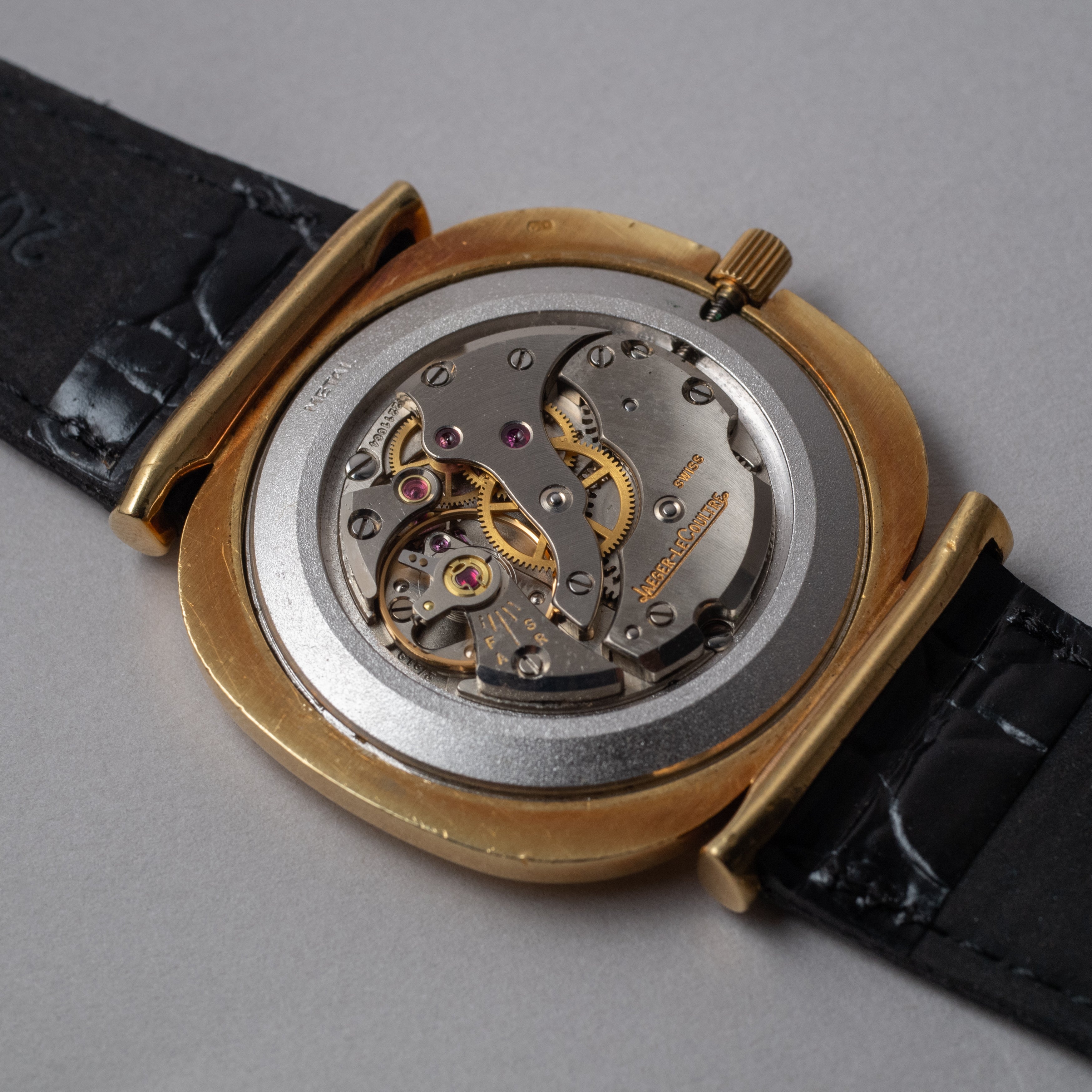 ジャガールクルト 18金無垢クッションケース オリジナルブラックダイヤル 1970年代製