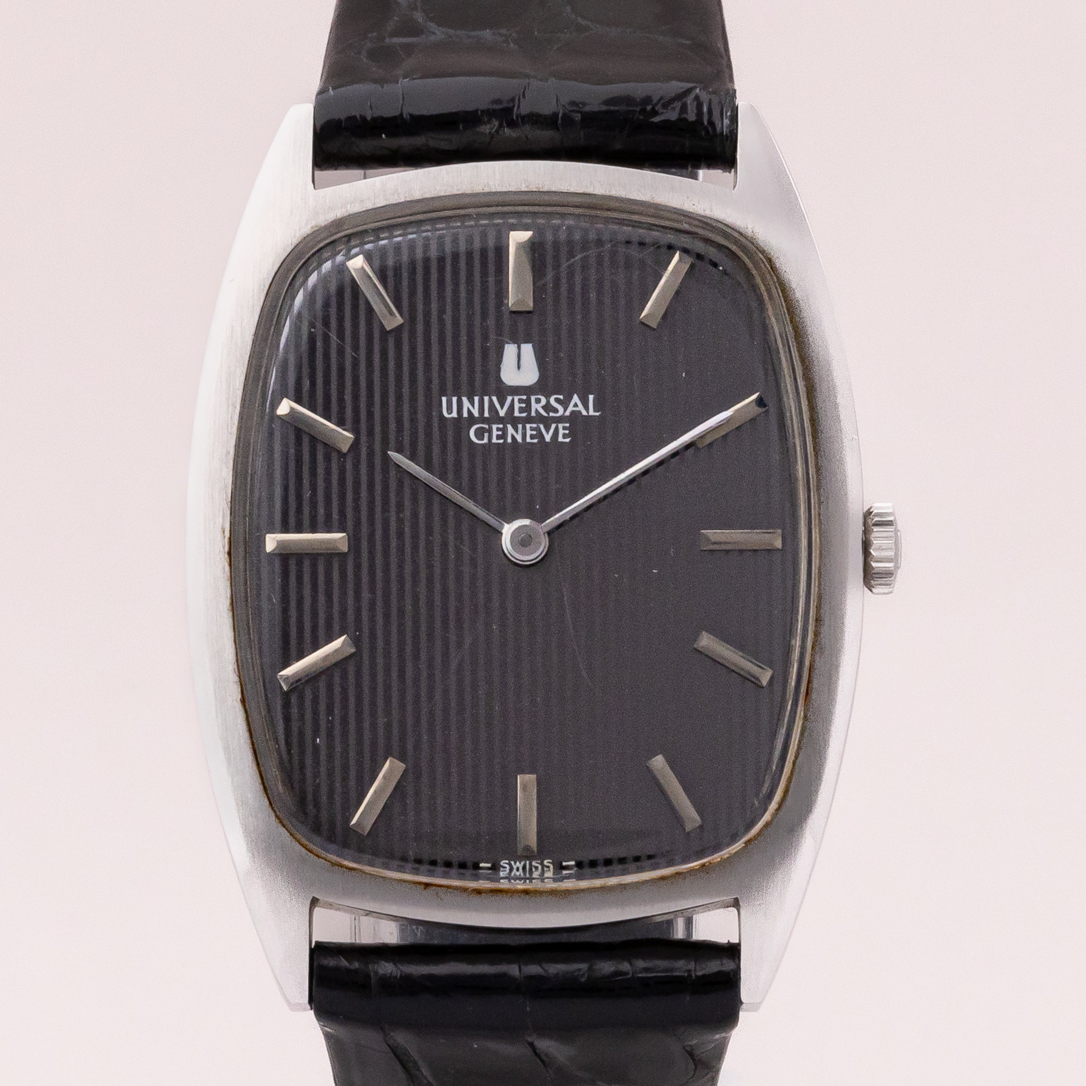 ユニバーサルジュネーブ トノー型 手巻き 1970年代 縦タペストリーダイヤル 純正尾錠付き