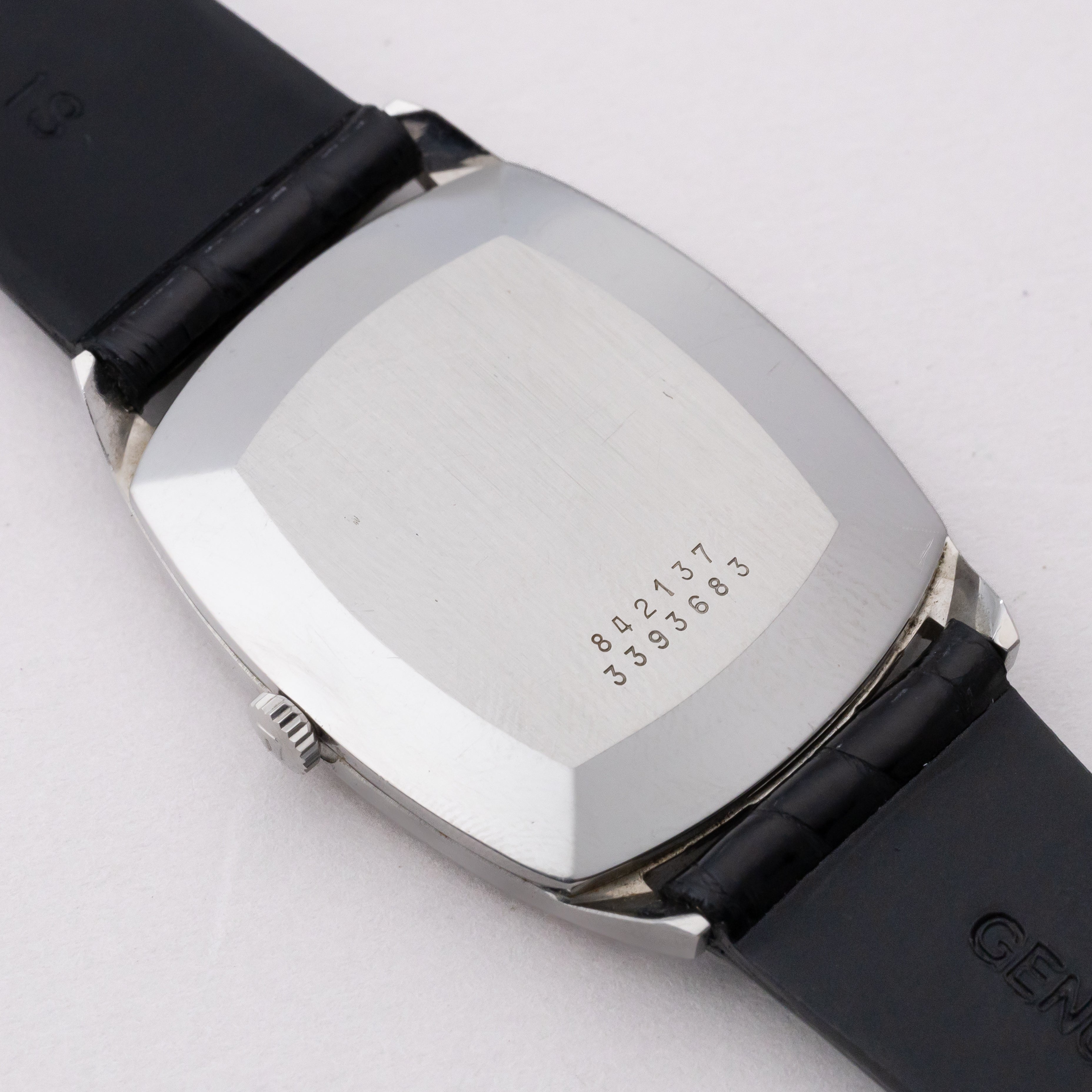 ユニバーサルジュネーブ トノー型 手巻き 1970年代 縦タペストリーダイヤル 純正尾錠付き