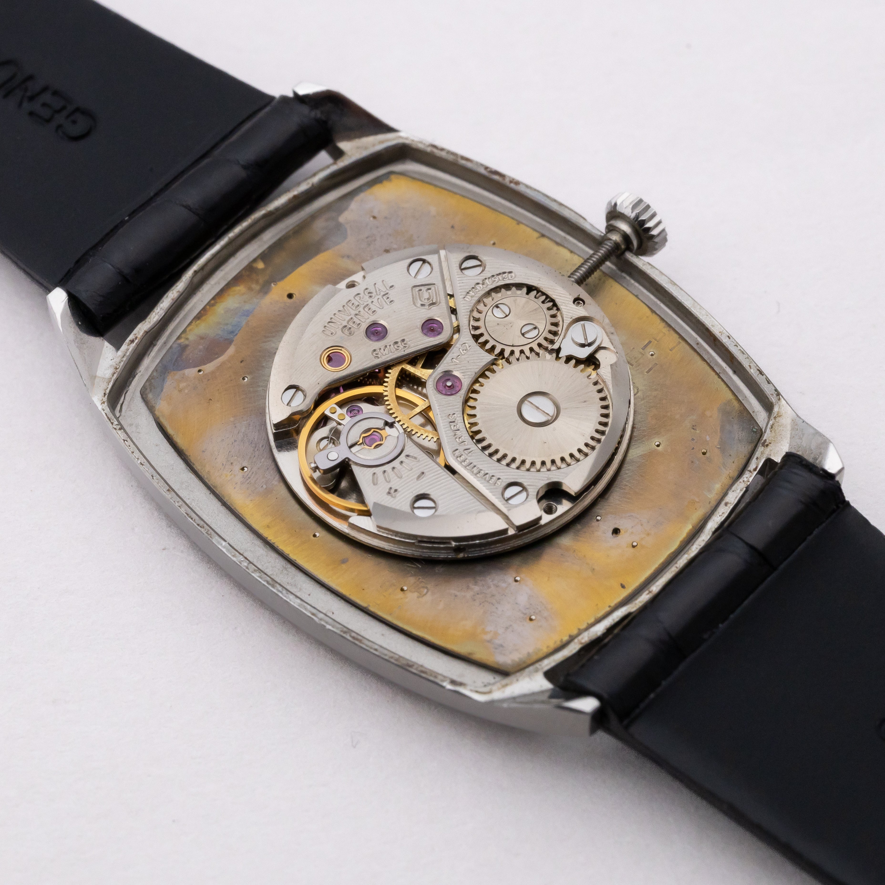 ユニバーサルジュネーブ トノー型 手巻き 1970年代 縦タペストリーダイヤル 純正尾錠付き