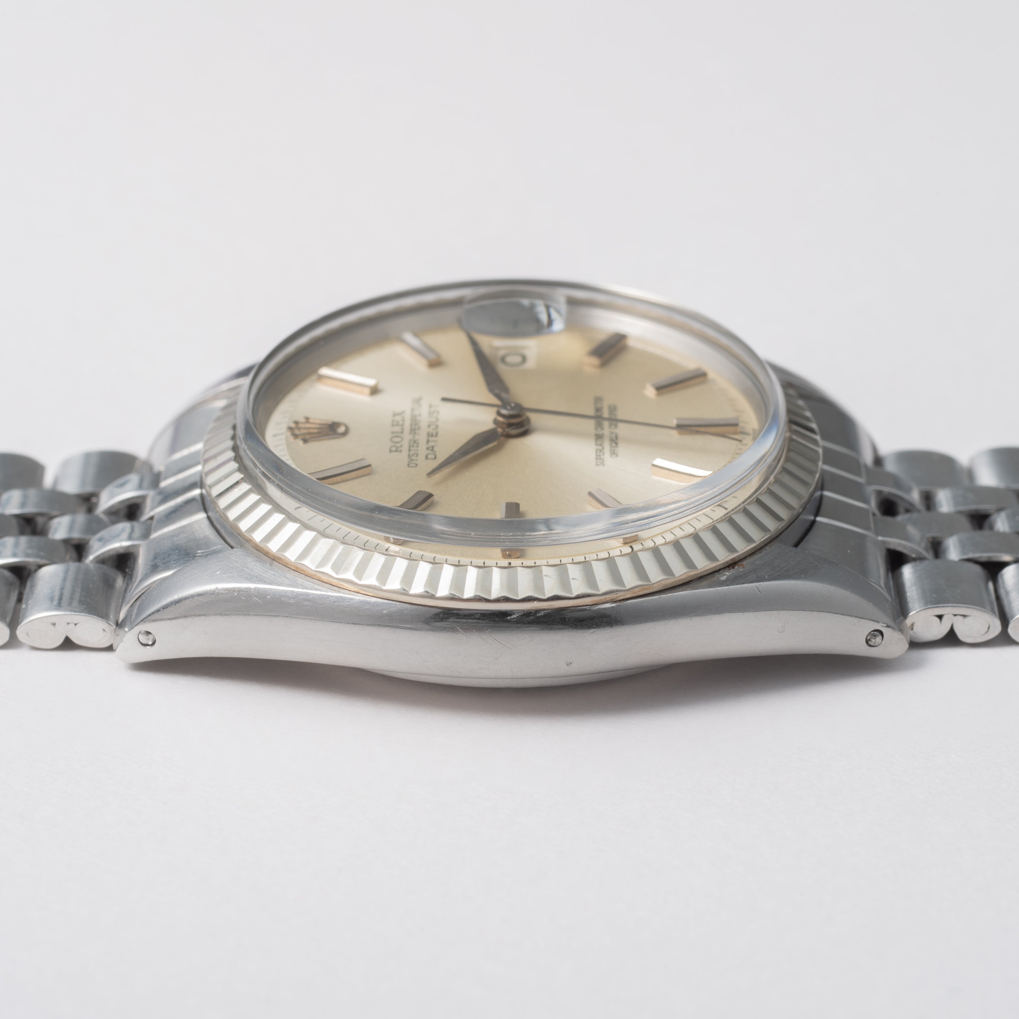 ロレックス ROLEX ”ブラックダイヤル ゴールド針デイトジャスト