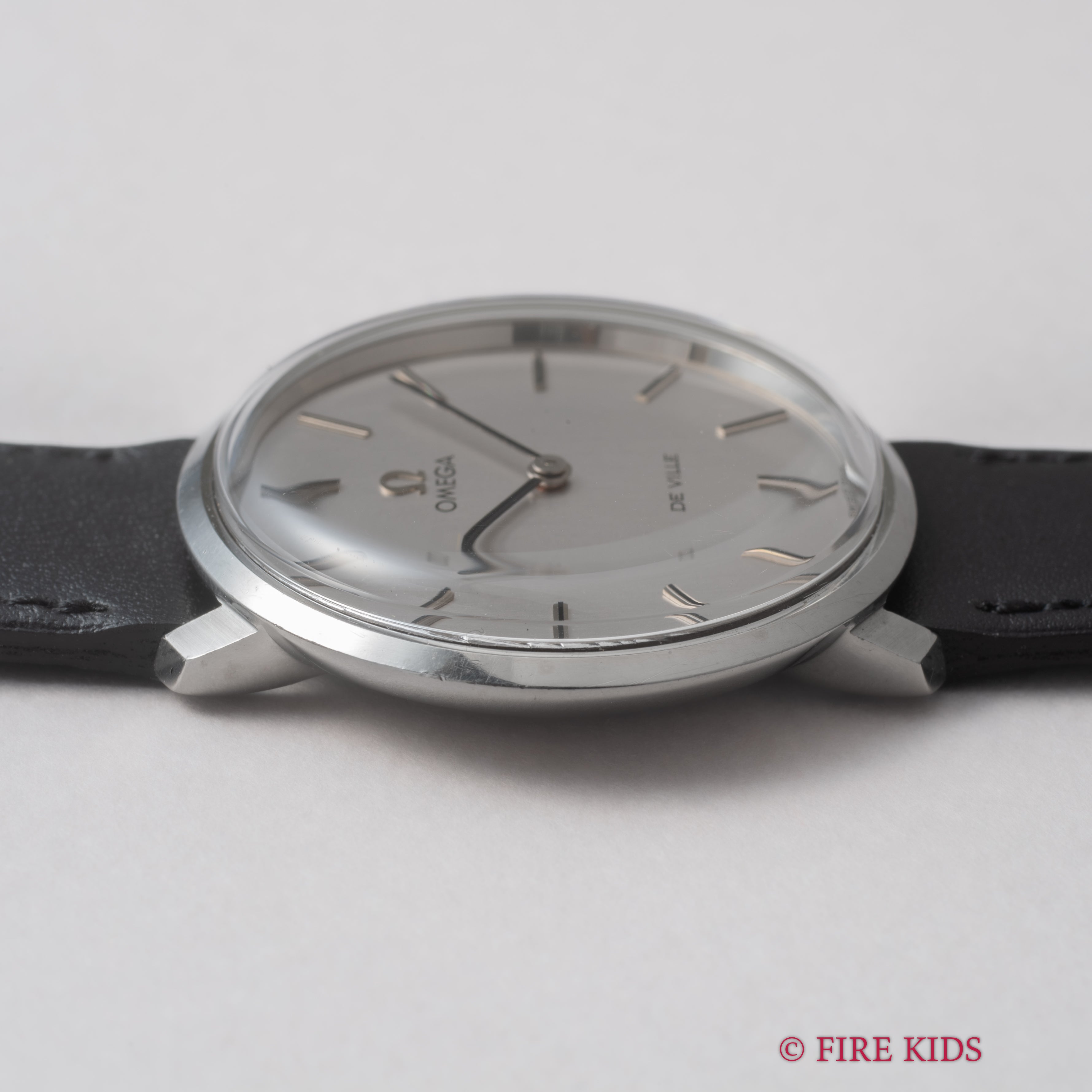 OMEGA オメガ　DE VILLE デ・ヴィル　手巻き　シルバー オメガ デ・ヴィル 1973年製 シルバーダイヤル 薄型手巻き