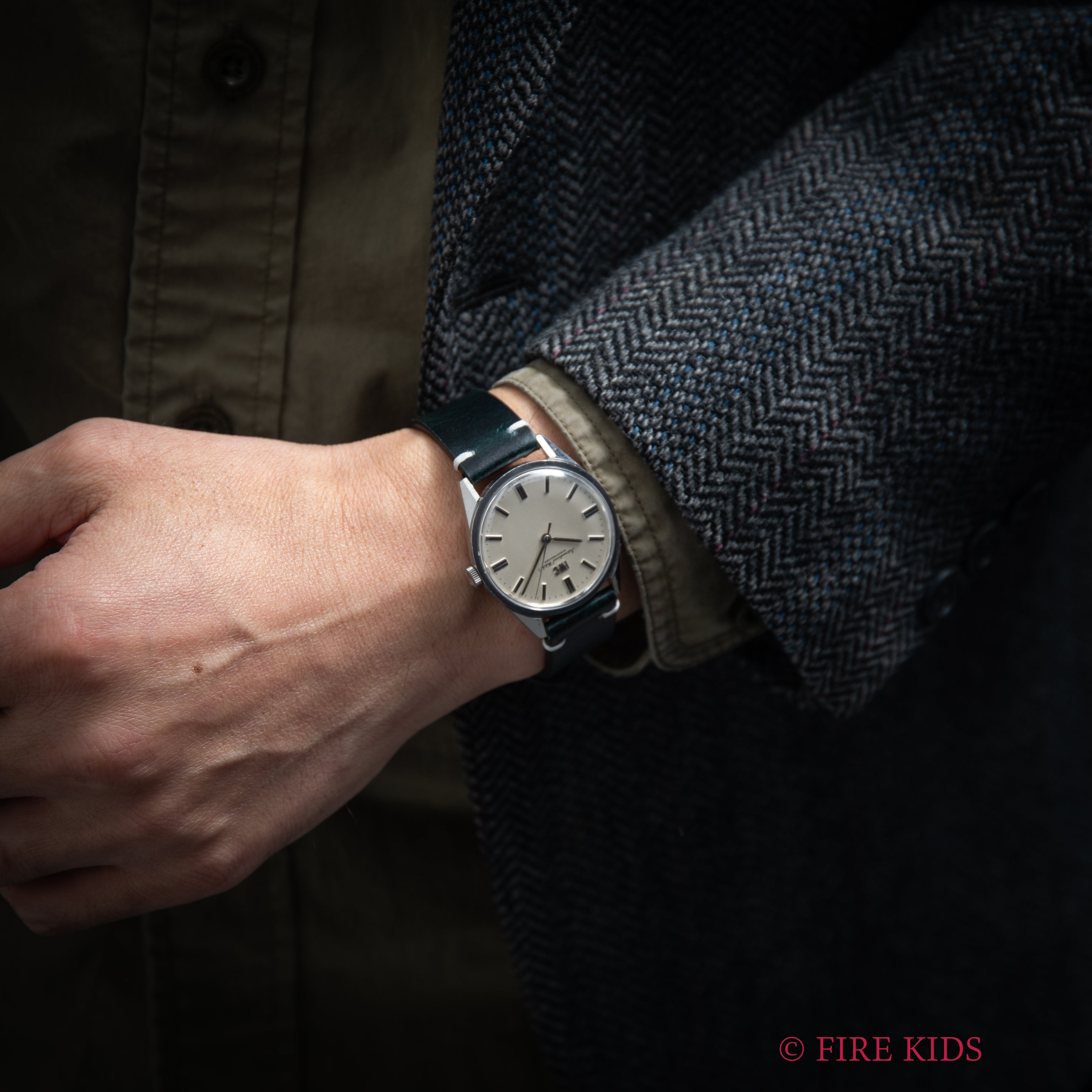 IWC ラウンド シルバーダイヤル 1970年製(昭和45年製） Ref.R810 手巻き Cal.89 スクリューバックケース お魚リューズ