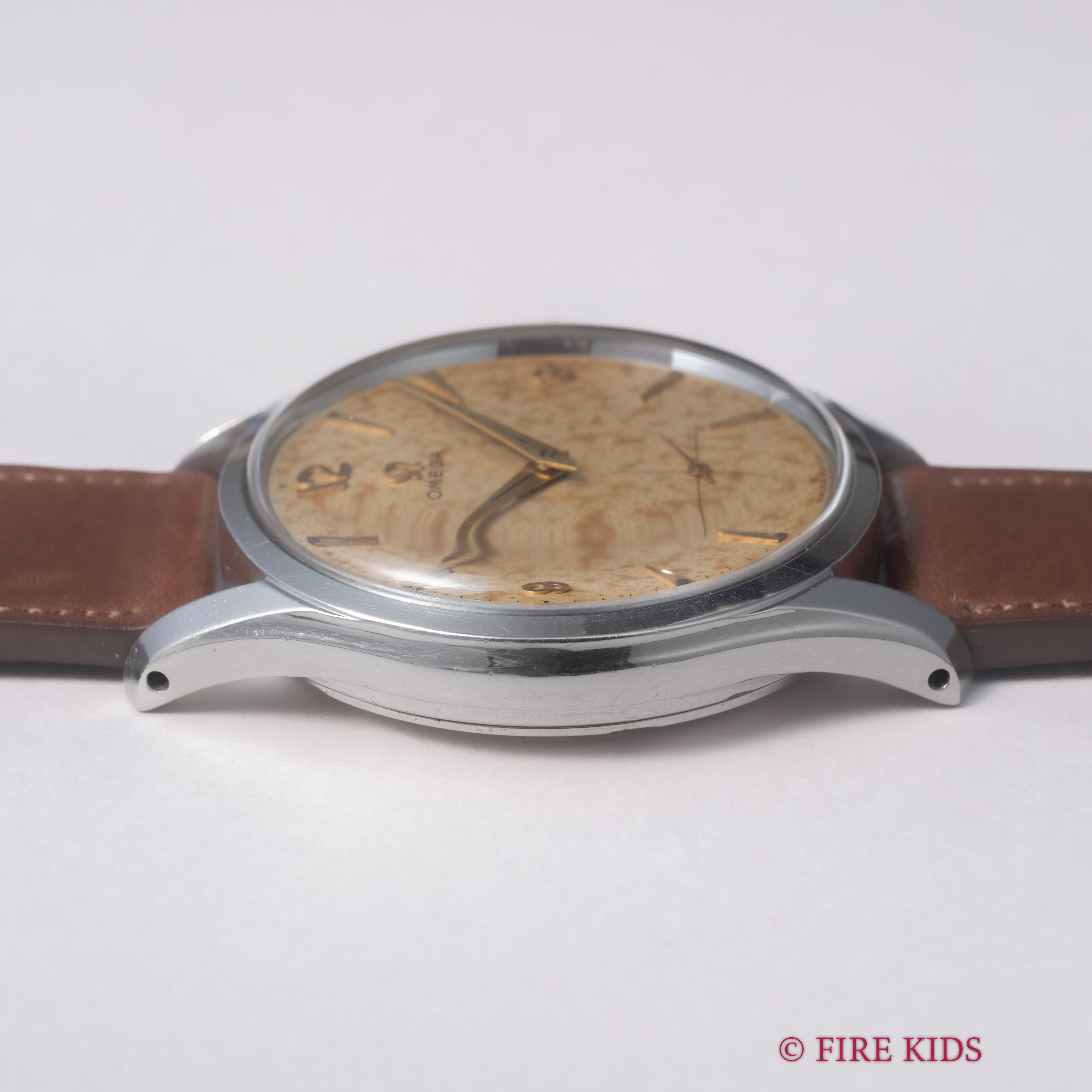 オメガ 30mmキャリバー パティーナダイヤル 1954年製 スモールセコンド手巻 Cal.266