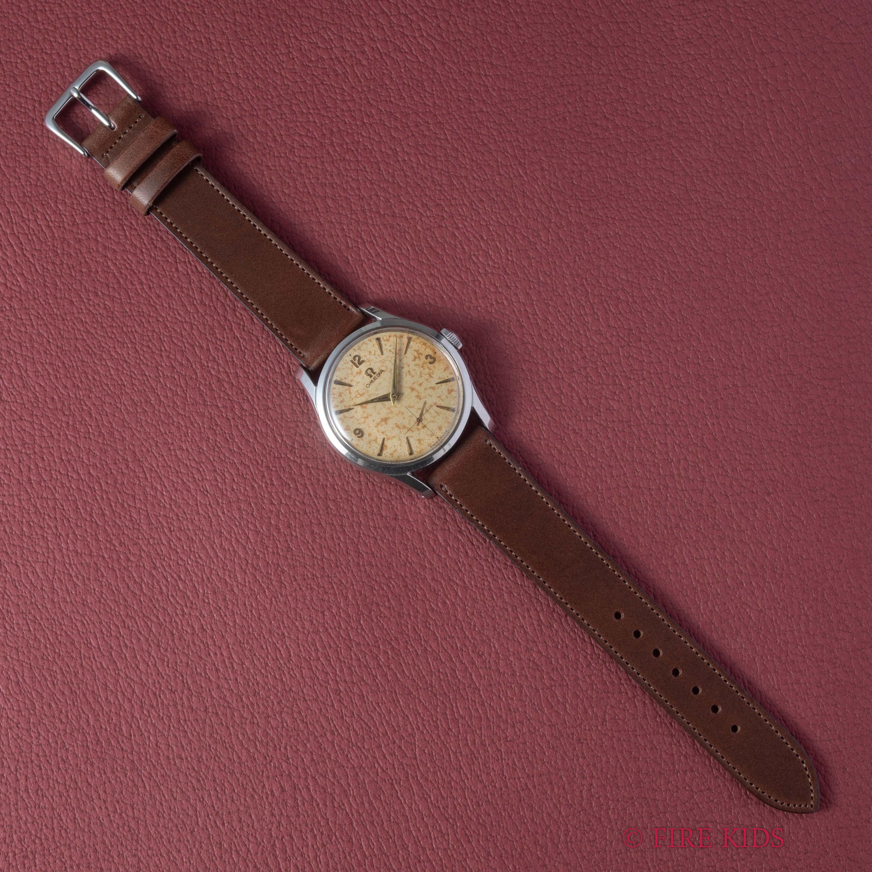 オメガ 30mmキャリバー パティーナダイヤル 1954年製 スモールセコンド手巻 Cal.266