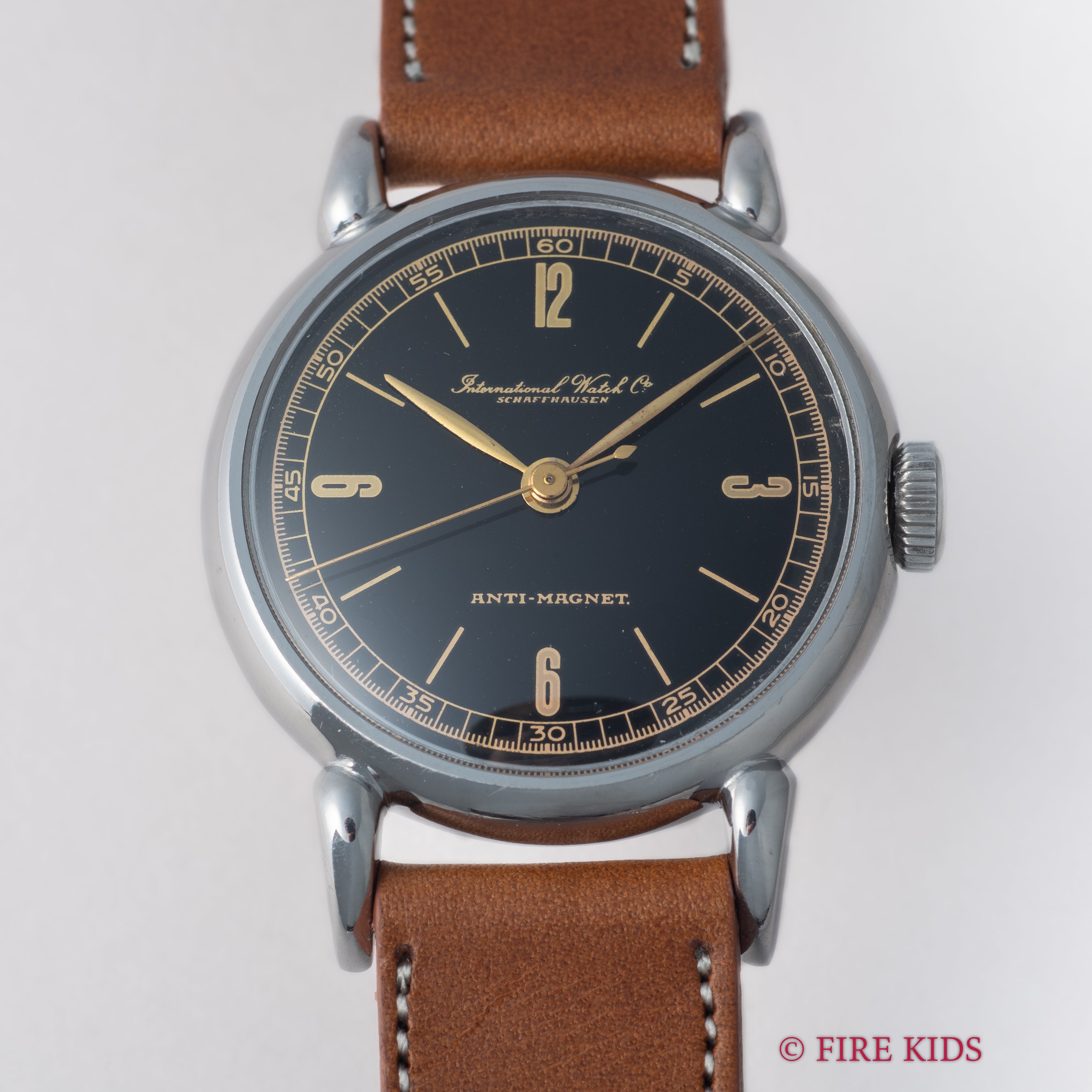 IWC ブラックミラーダイヤル 1944年製 手巻 Cal.61 ティアドロップラグ センターセコンド