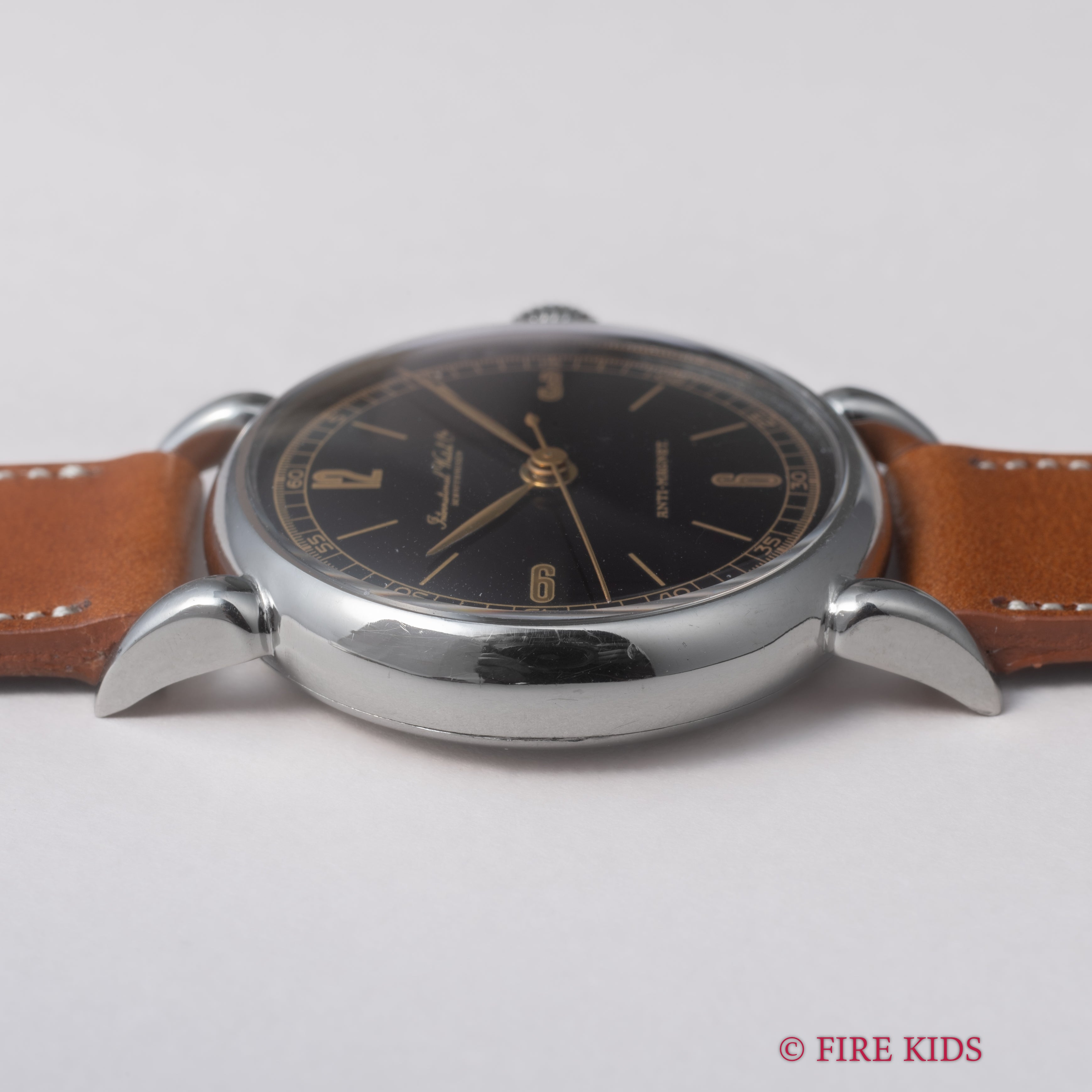 IWC ブラックミラーダイヤル 1944年製 手巻 Cal.61 ティアドロップラグ センターセコンド