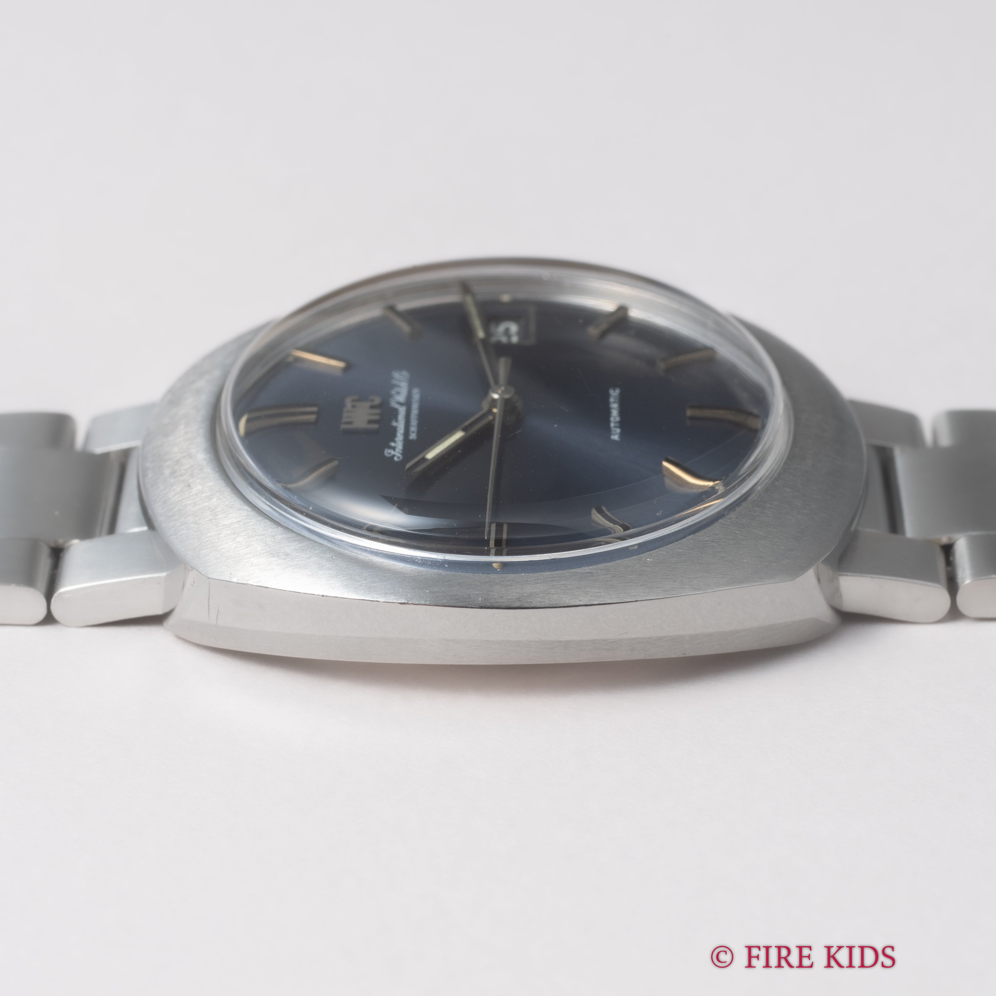 IWC ブルーダイヤル オーバルケース 1974年製 トノーケース 純正3連ブレス