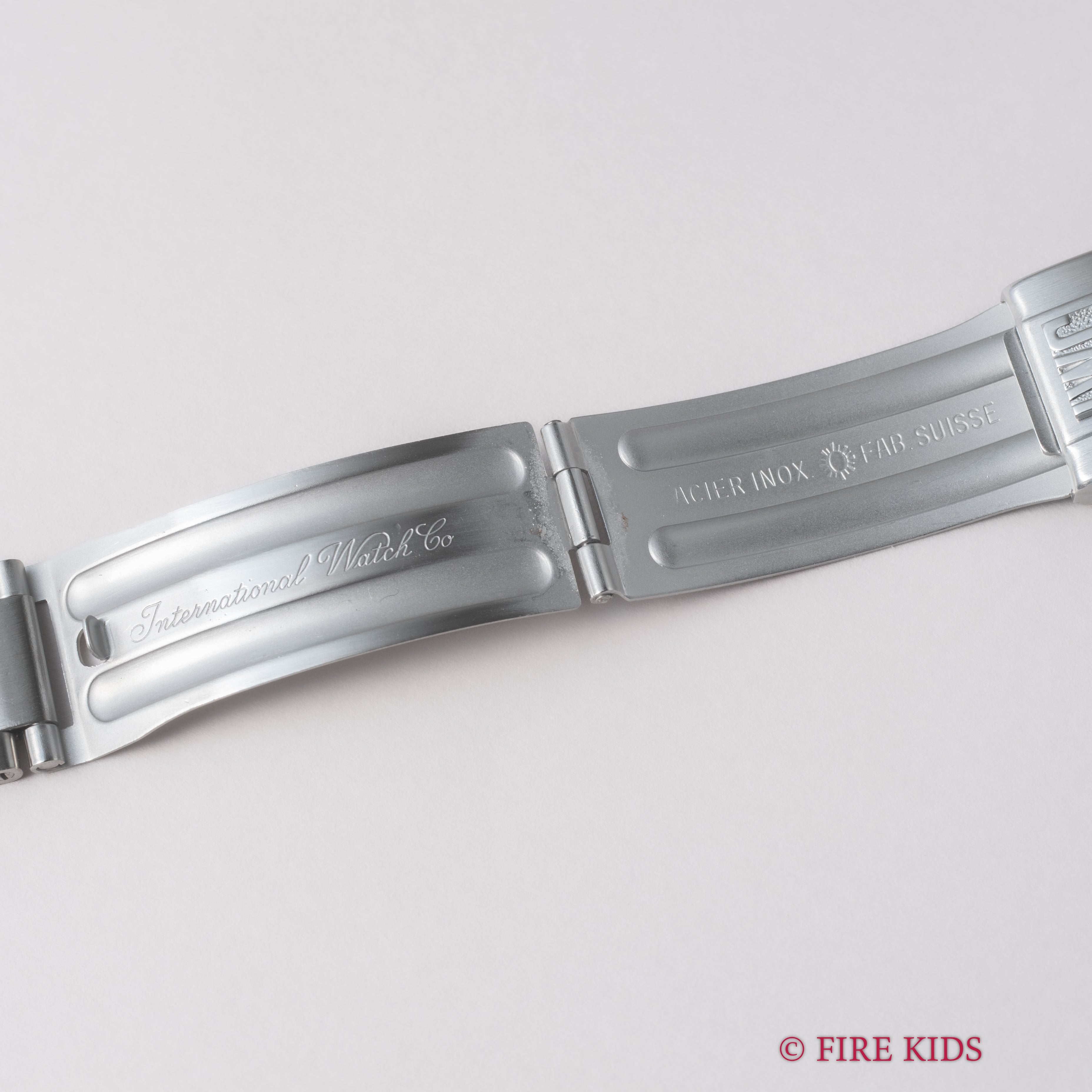 IWC ブルーダイヤル オーバルケース 1974年製 トノーケース 純正3連ブレス