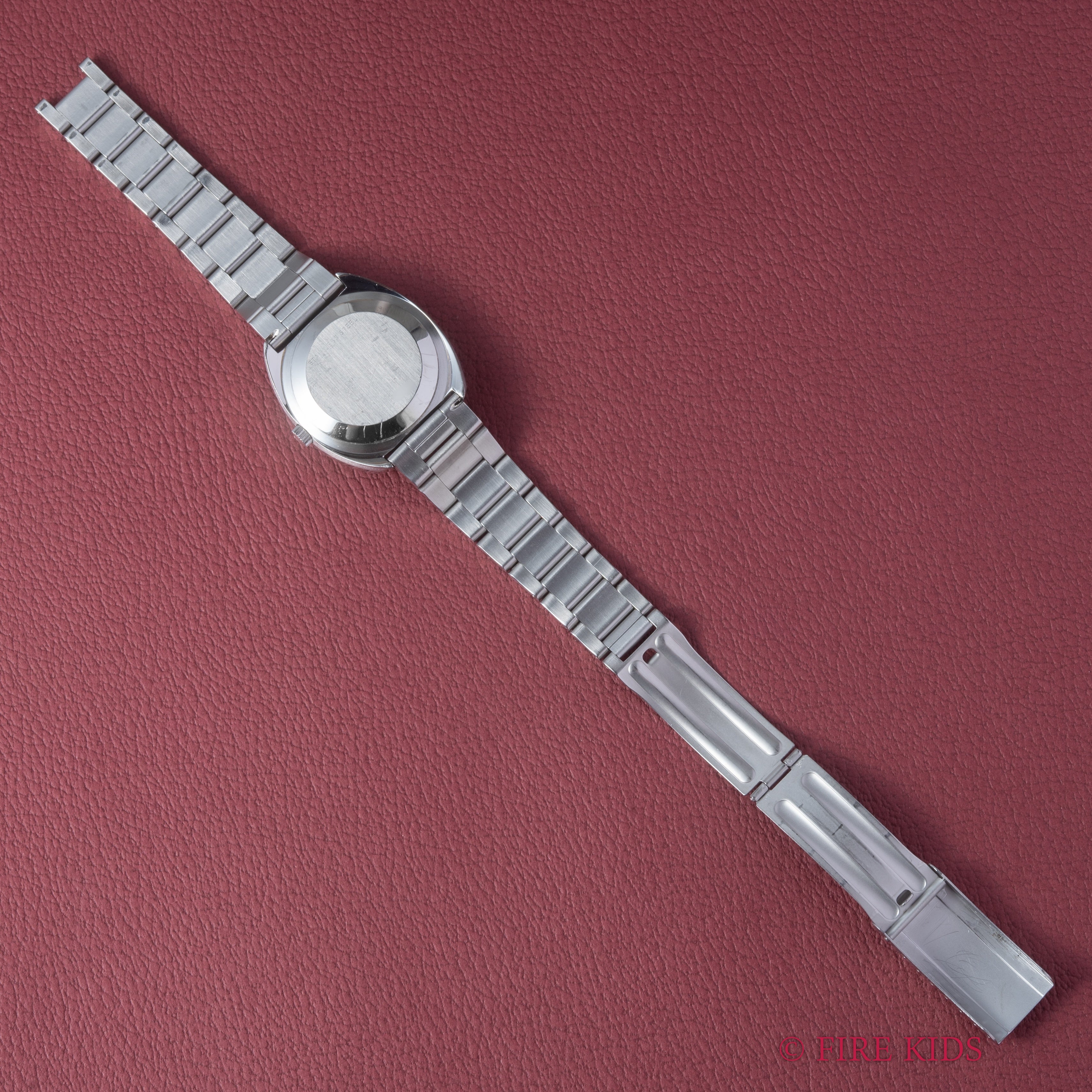 IWC ブルーダイヤル オーバルケース 1974年製 トノーケース 純正3連ブレス