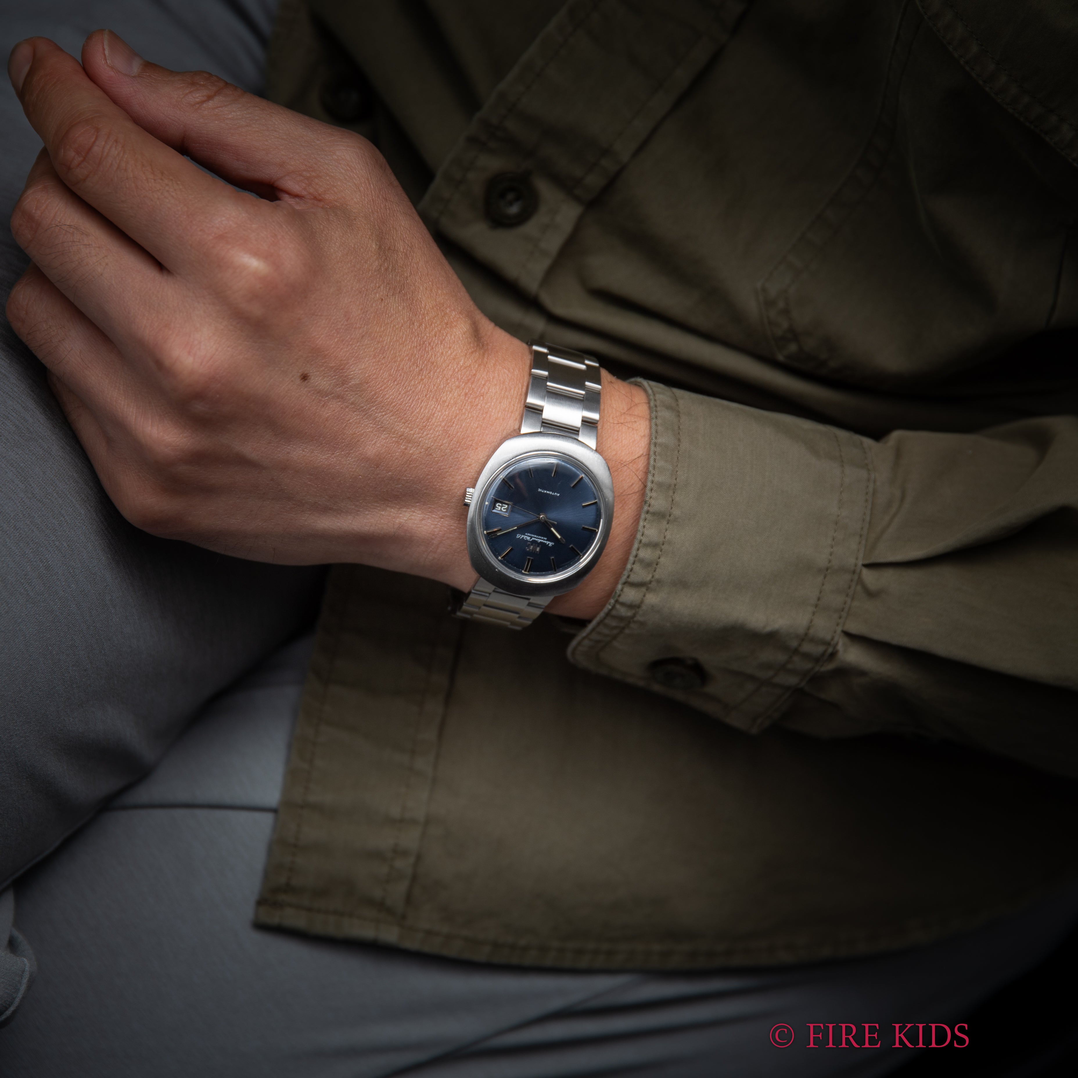 IWC ブルーダイヤル オーバルケース 1974年製 トノーケース 純正3連ブレス