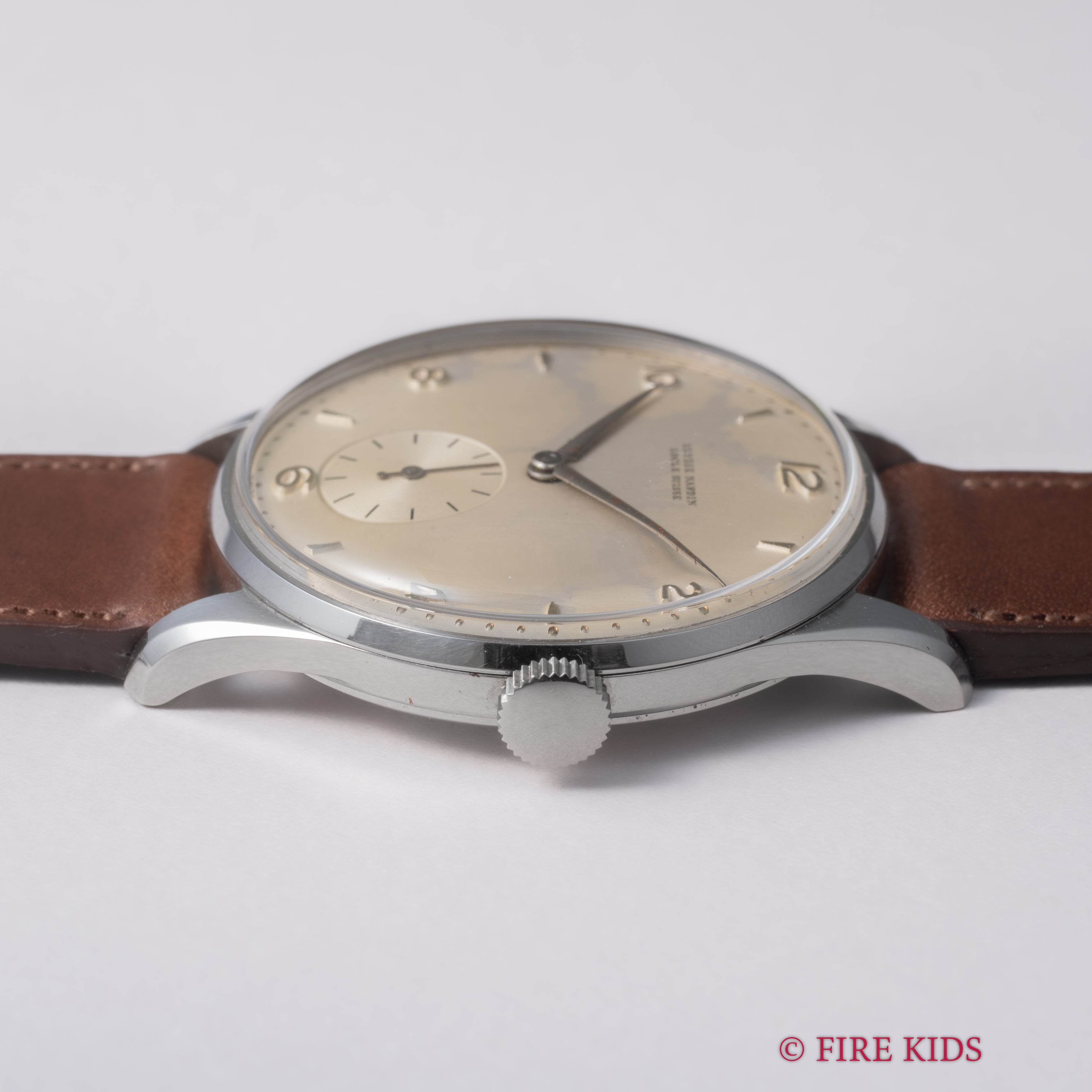 ユリスナルダン 1950年代製 飛びアラビアダイヤル スモールセコンド手巻き 販売店保証書 箱付