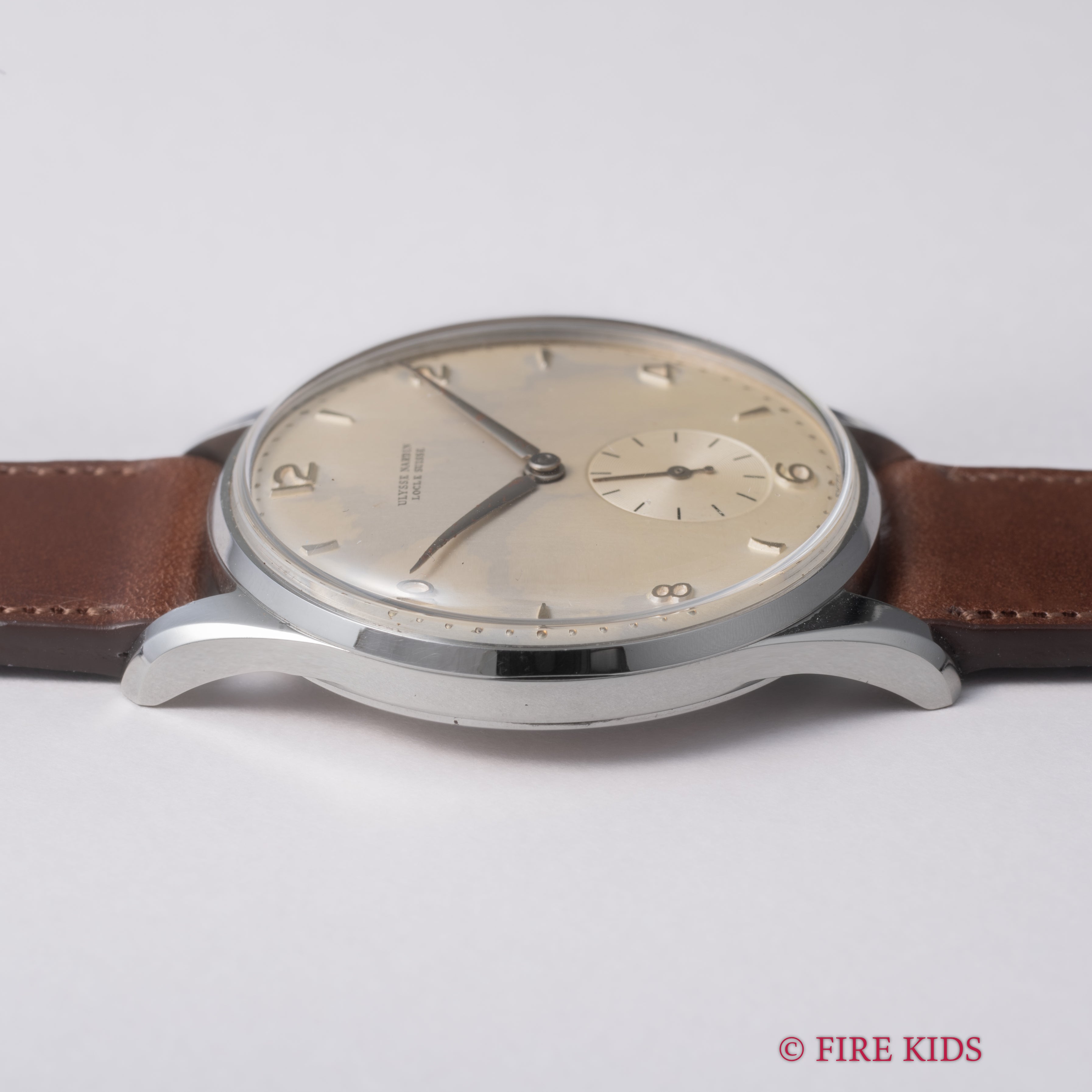 ユリスナルダン 1950年代製 飛びアラビアダイヤル スモールセコンド手巻き 販売店保証書 箱付