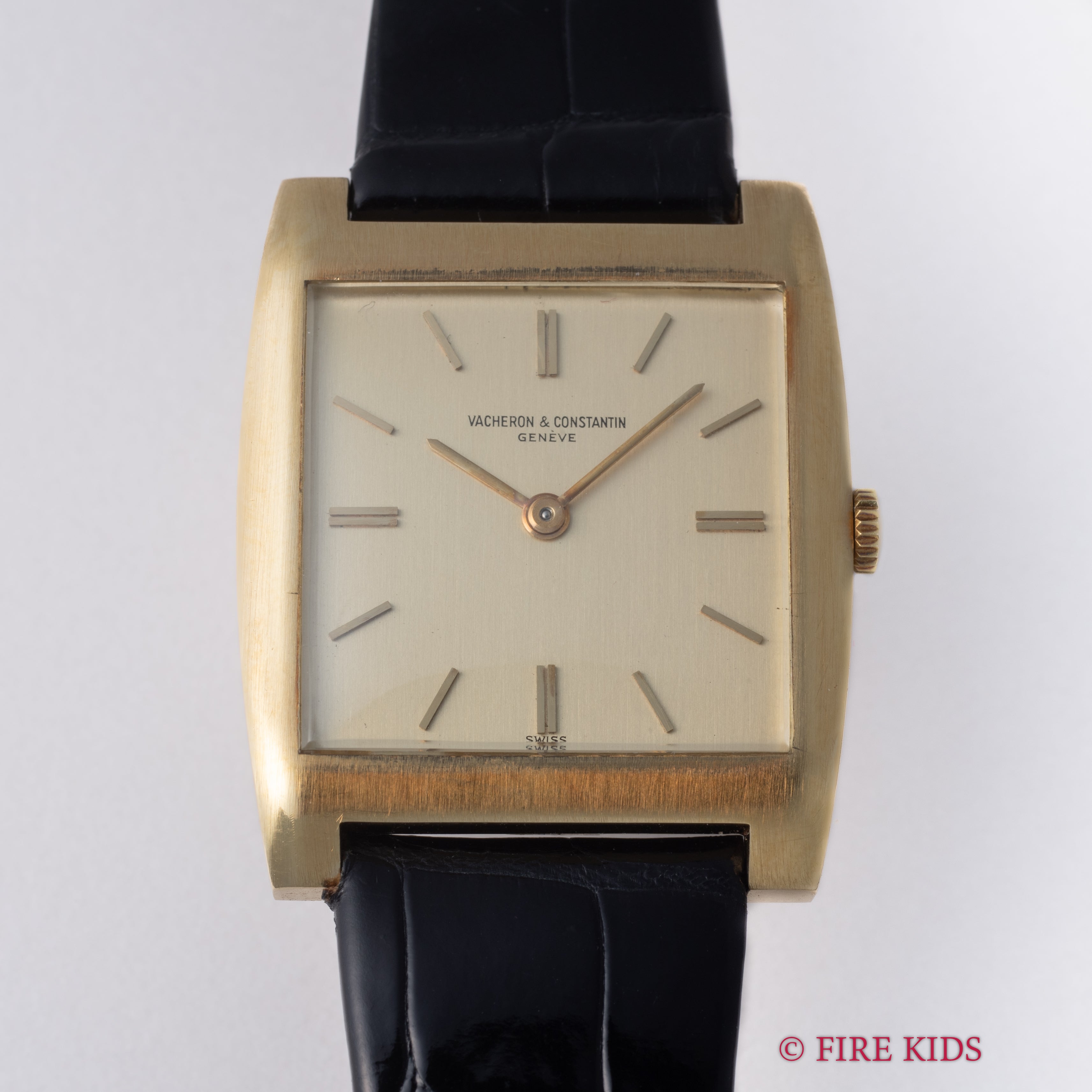 ヴァシュロン・コンスタンタン 18金無垢スクエアケース エクストラフラット 1970年代前半製 手巻 Cal.K1001/2 純正金無垢尾錠