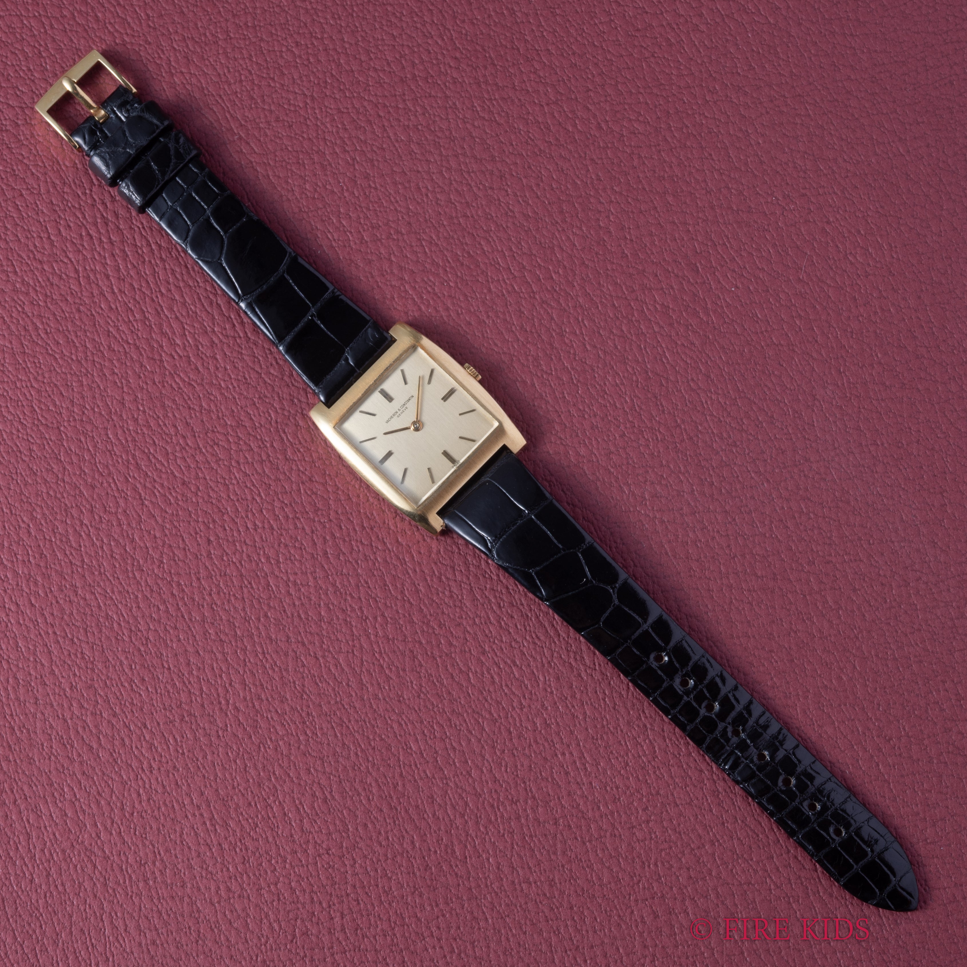 ヴァシュロン・コンスタンタン 18金無垢スクエアケース エクストラフラット 1970年代前半製 手巻 Cal.K1001/2 純正金無垢尾錠