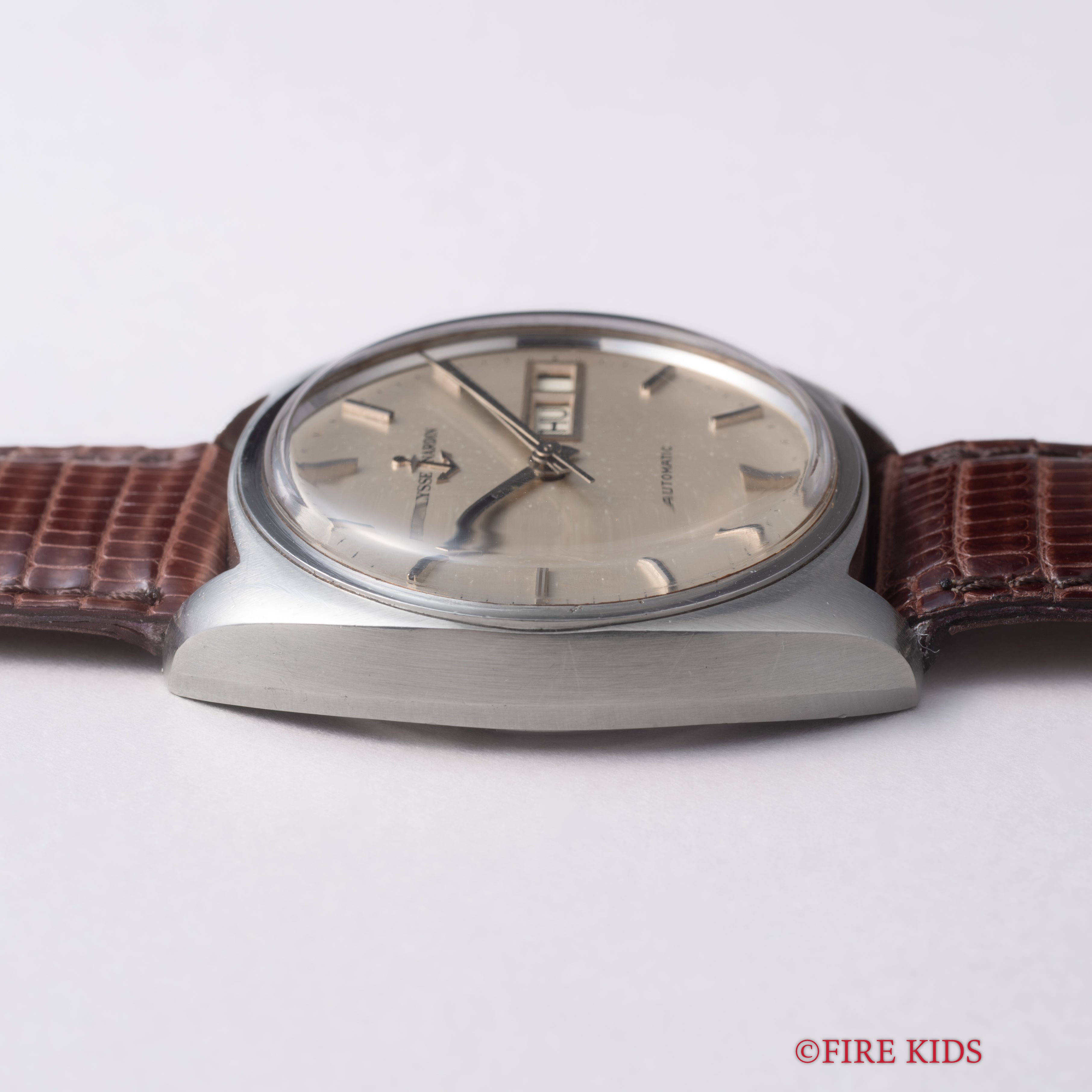 ユリスナルダン 1970年代製 自動巻き デイデイト トノーケース Cal.N11JB