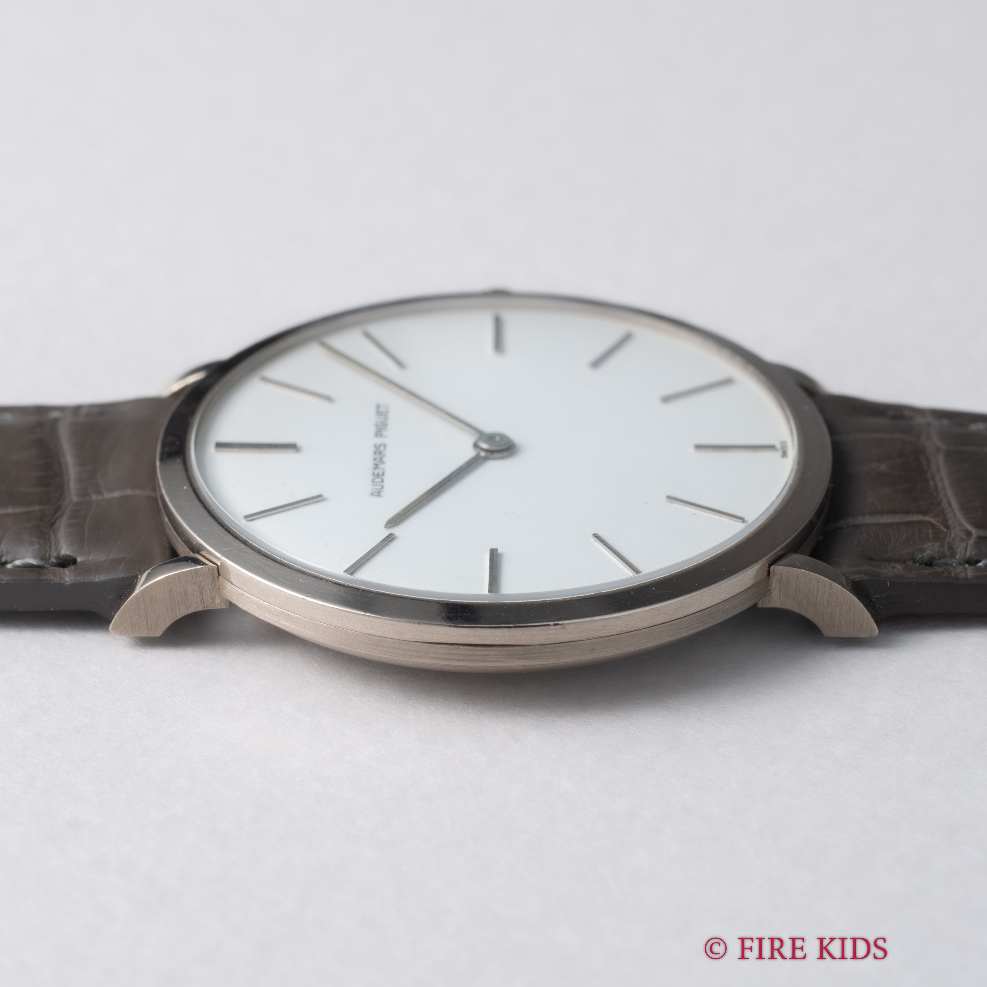 オーデマ・ピゲ 18金無垢ホワイトゴールドエクストラフラット 1970年代後半製 Cal.2090 純正18KWG尾錠