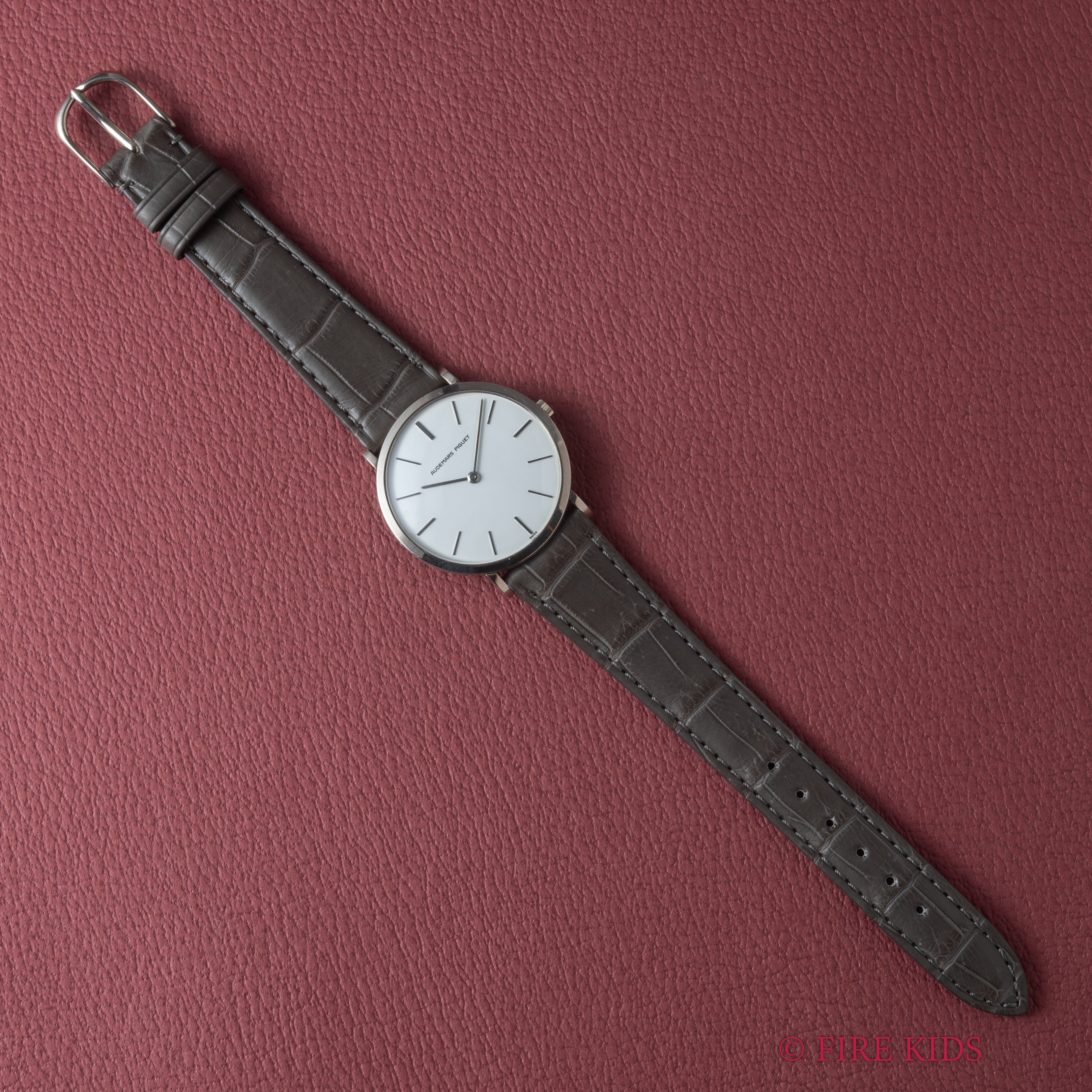 オーデマ・ピゲ 18金無垢ホワイトゴールドエクストラフラット 1970年代後半製 Cal.2090 純正18KWG尾錠