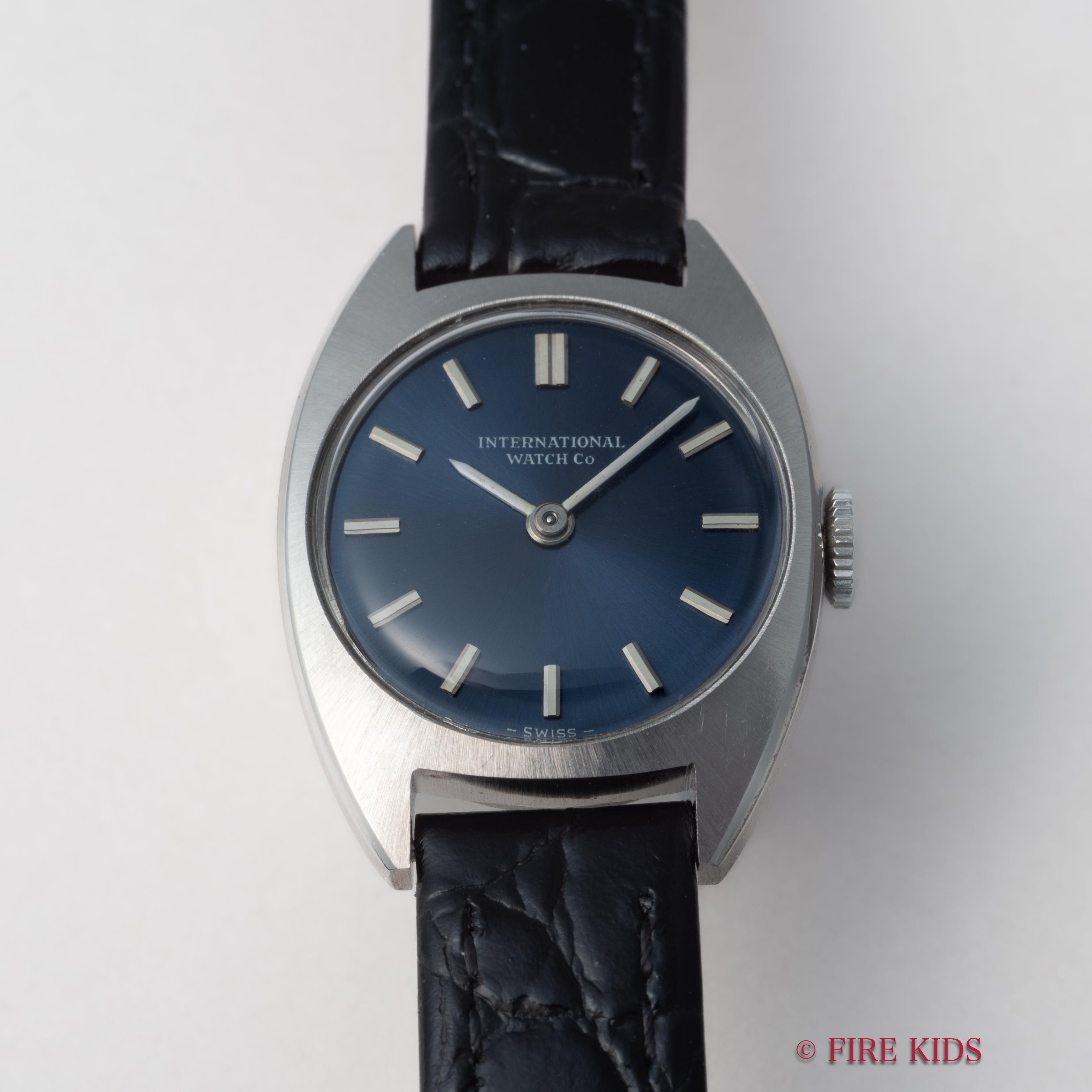 IWC レディース トノーケース ブルーダイヤル 1972年製 手巻き