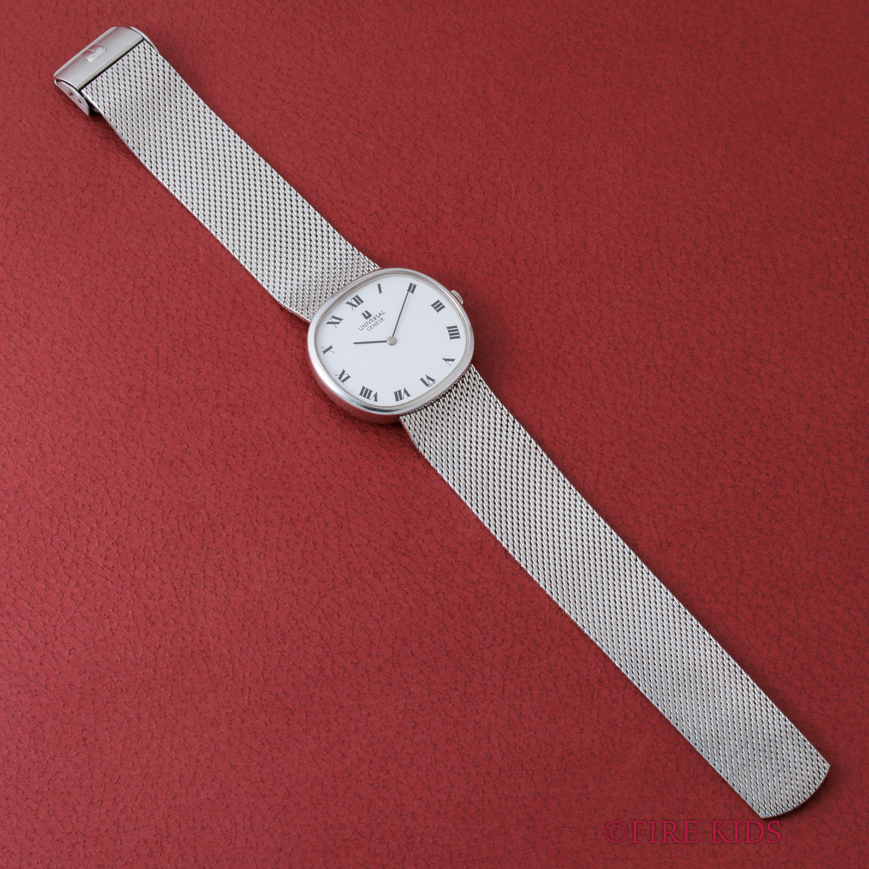 ユニバーサル ジュネーブ 1970年代製 ホワイトローマンダイヤル 一体型ブレス 手巻 Cal.1-42