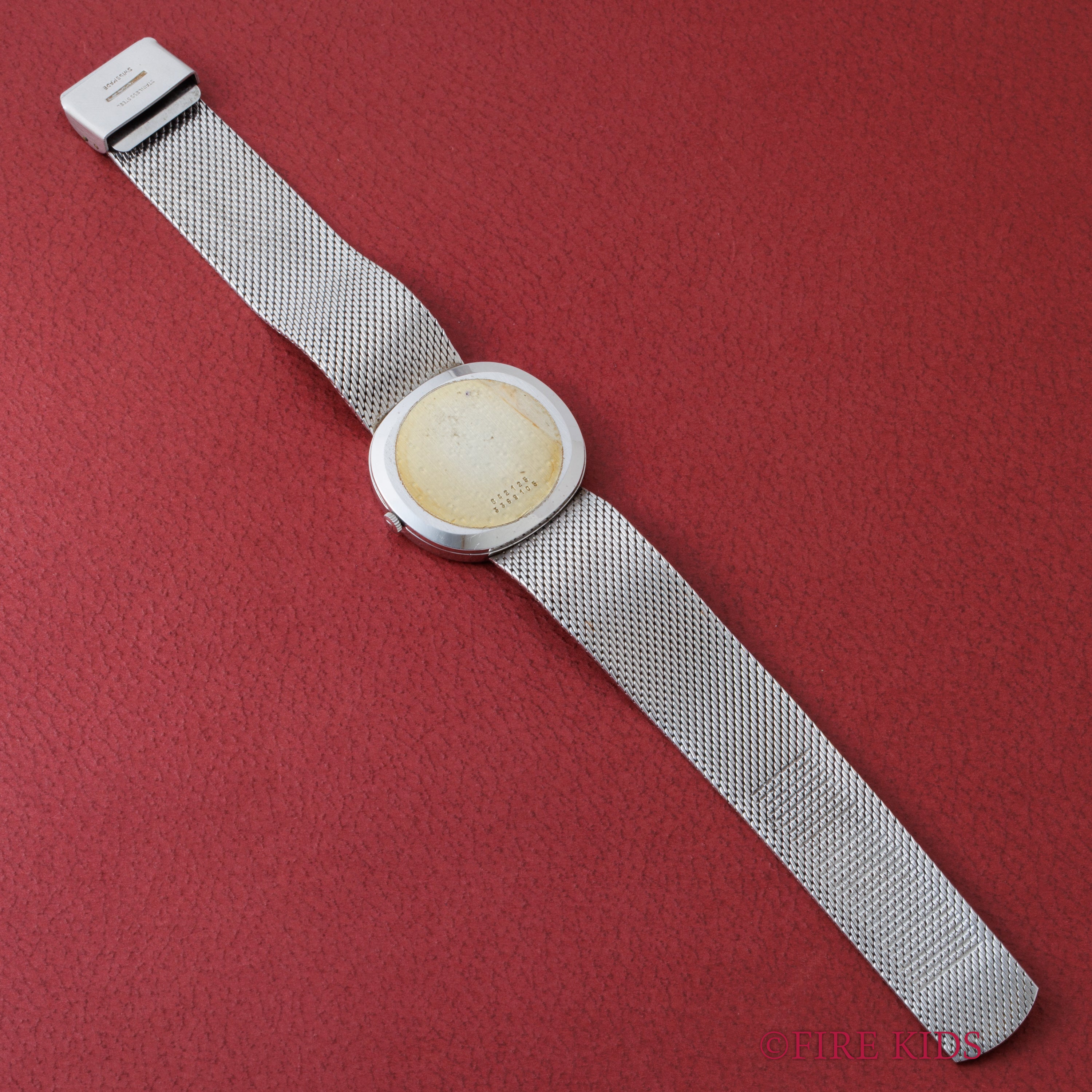 ユニバーサル ジュネーブ 1970年代製 ホワイトローマンダイヤル 一体型ブレス 手巻 Cal.1-42