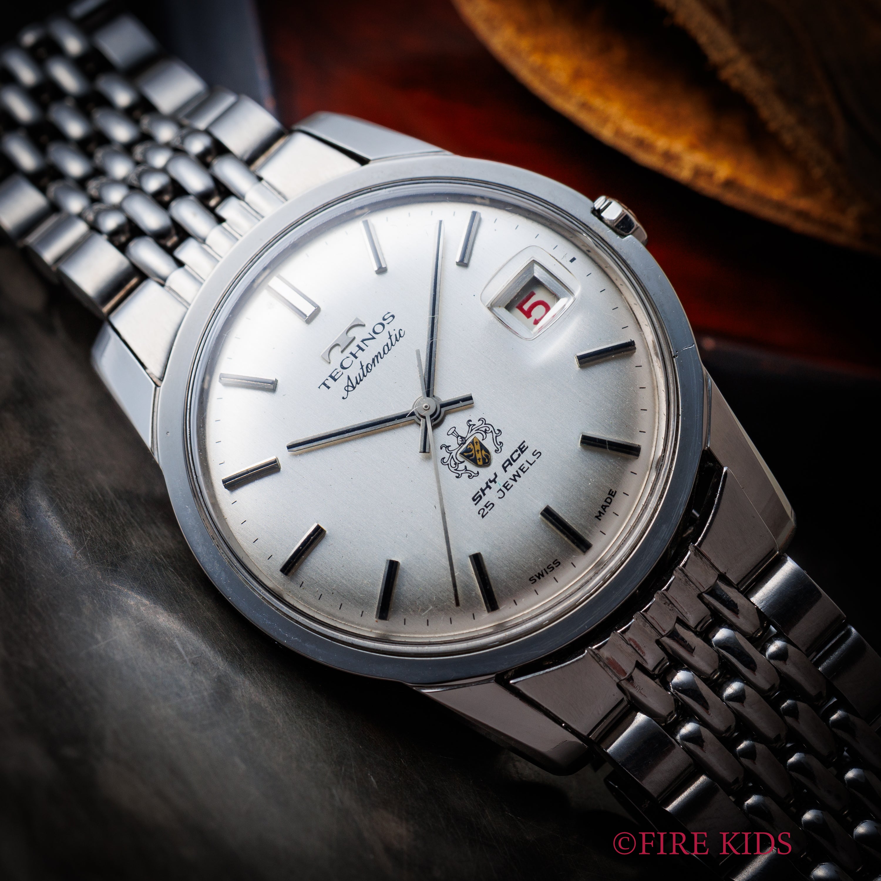 テクノス スカイエース 1960年代製 純正ブレス 赤カレンダー 自動巻き