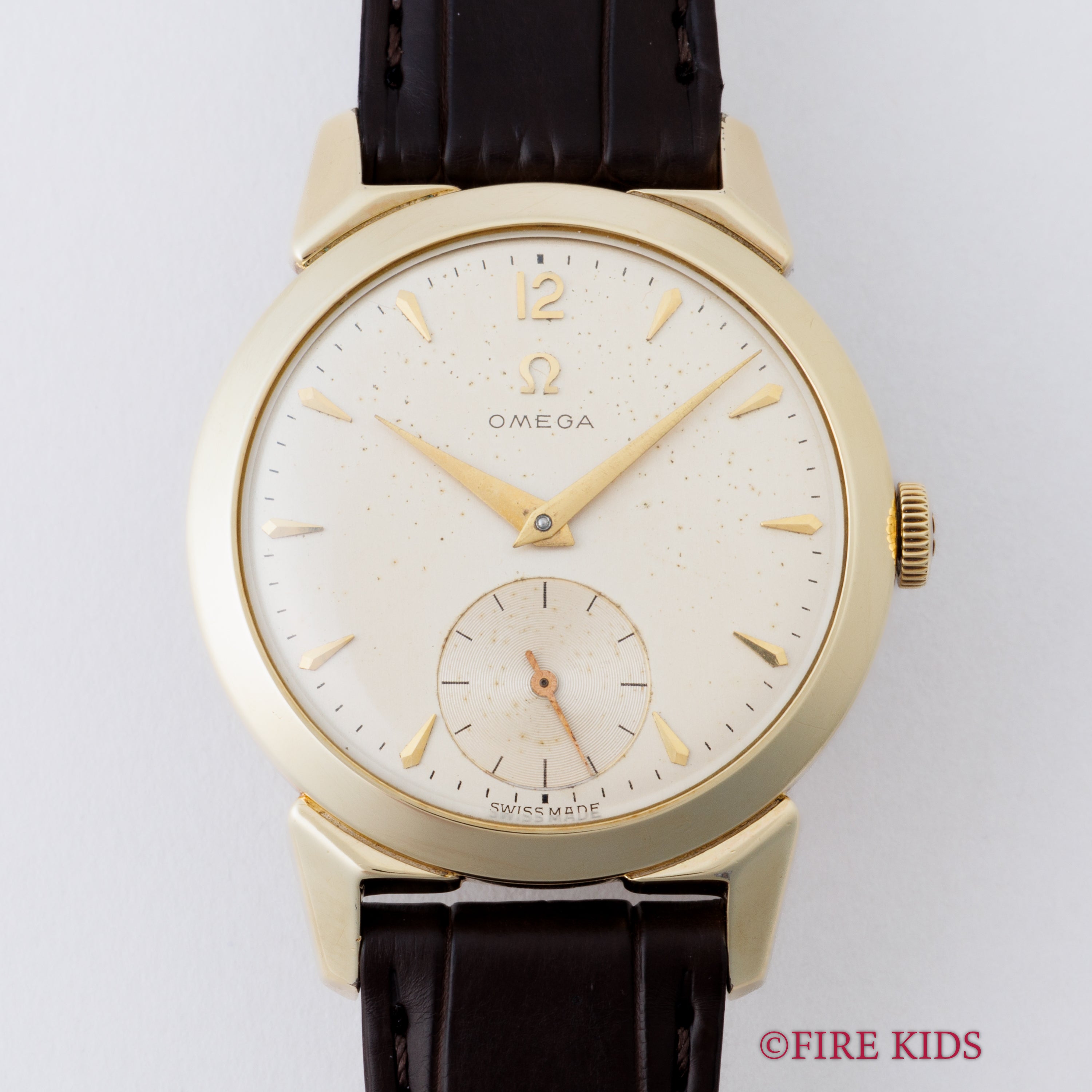 オメガ 30mmキャリバー 1954年製 手巻き Cal. 266 スモセコ 金張りユニークラグ