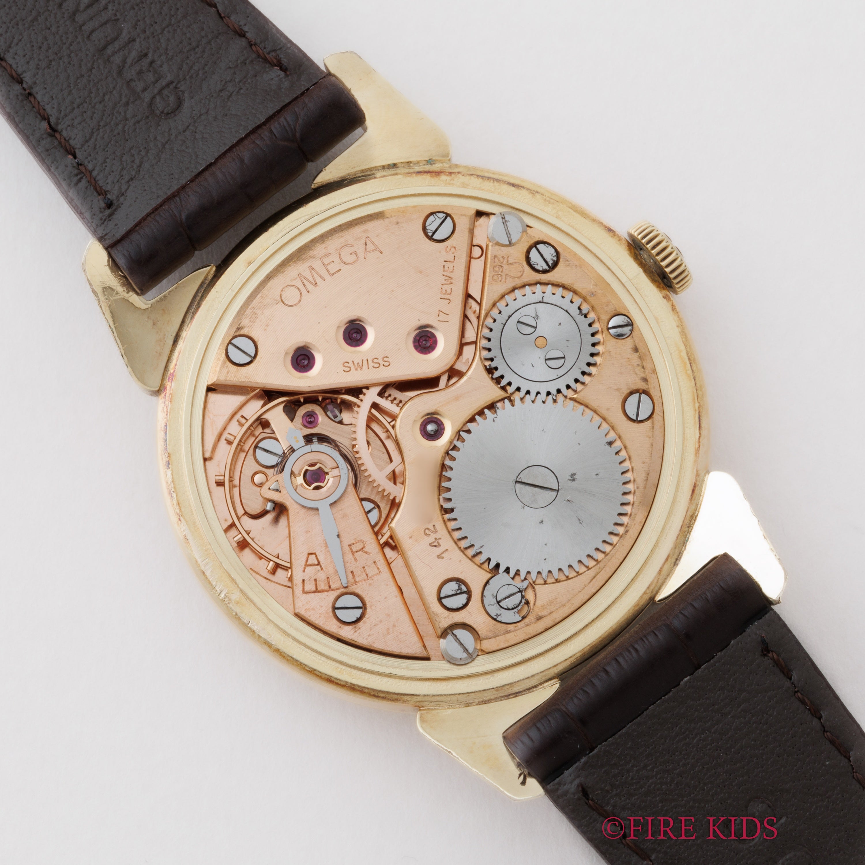 オメガ 30mmキャリバー 1954年製 手巻き Cal. 266 スモセコ 金張りユニークラグ