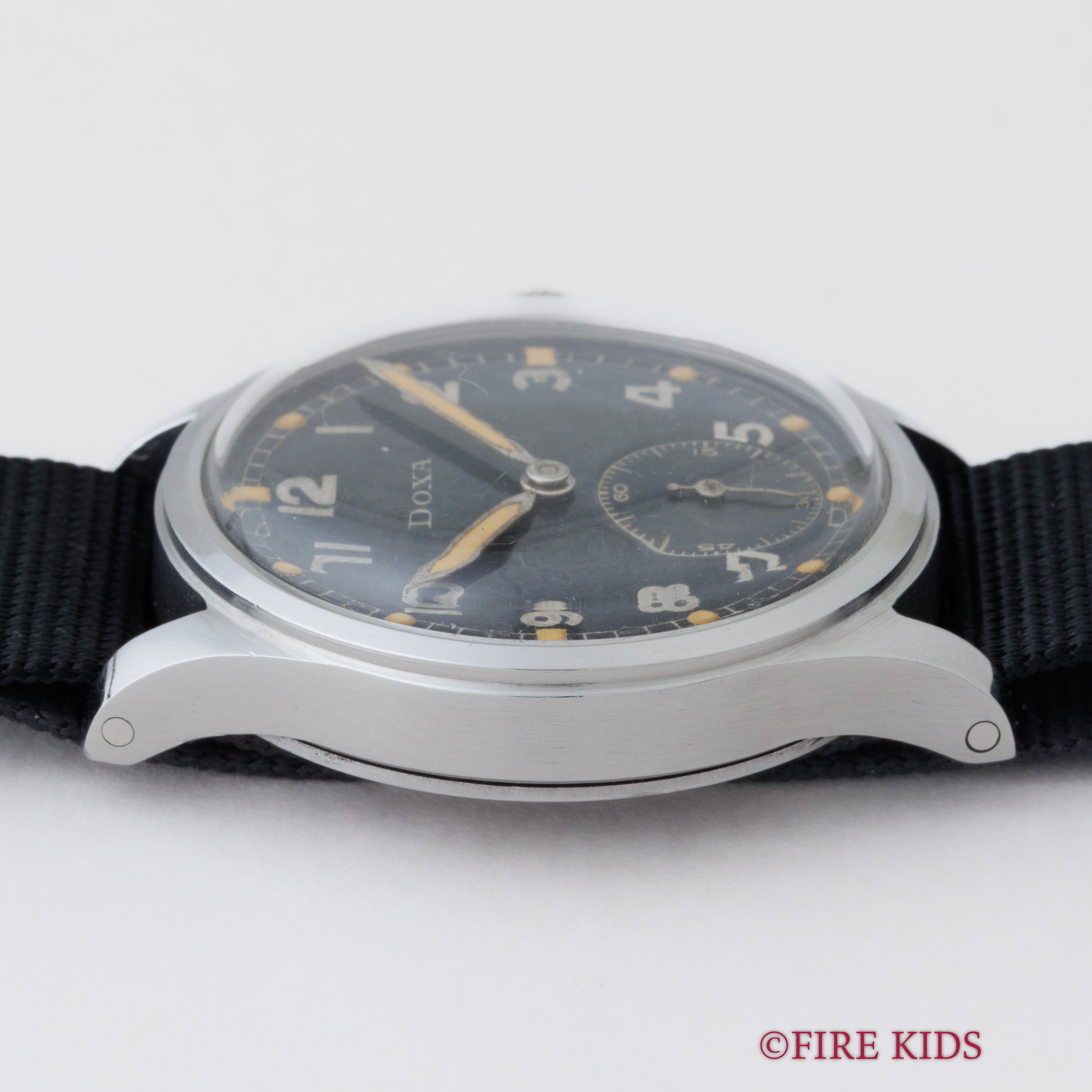 ドクサ ドイツ軍用 D 第二次世界大戦 1940年代製 ミリタリーウォッチ ステンレスケース 手巻き式