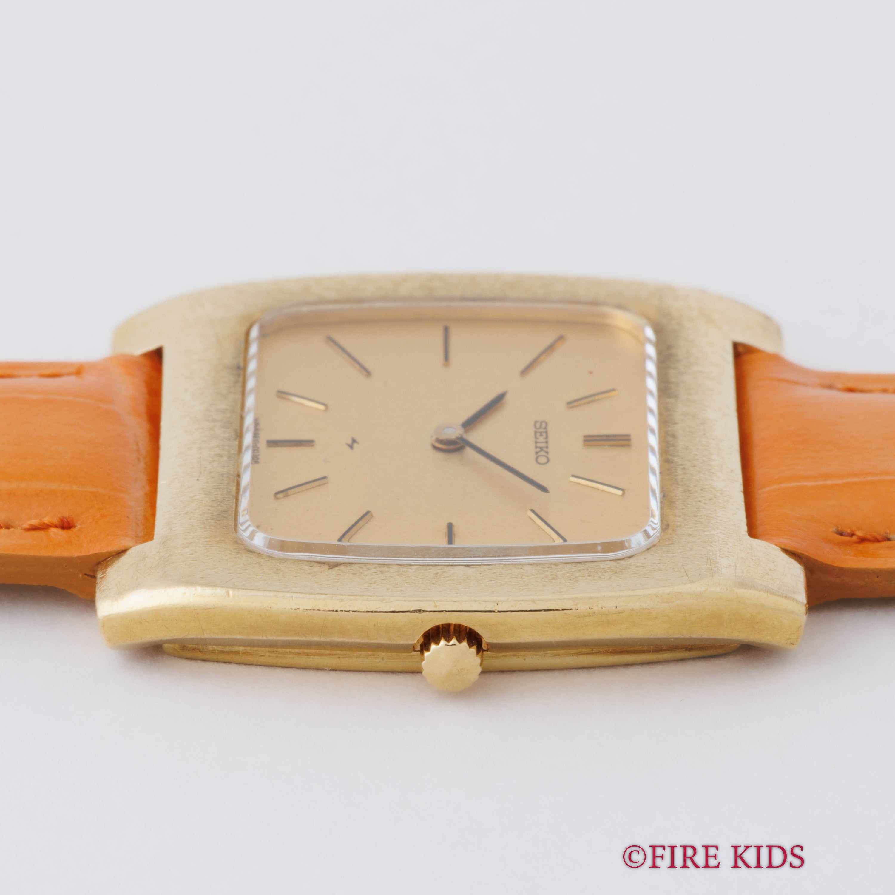 セイコー　ユニーク　角型ケース　欠品あり セイコー 18金無垢シャリオ1973年製 薄型手巻 スクエアケース Ref.6810